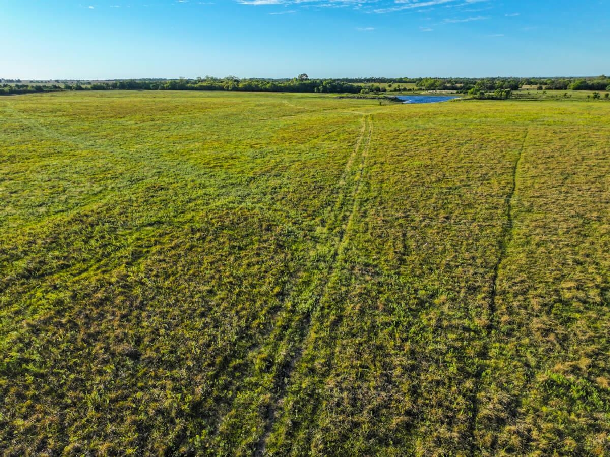 000 Se Bluestem Rd Property Photo 9