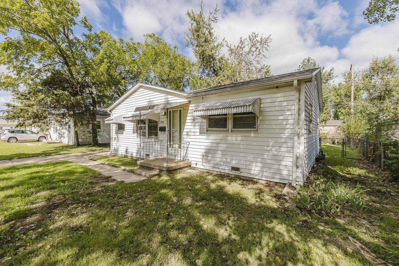 2422 W Jewell Property Photo 3