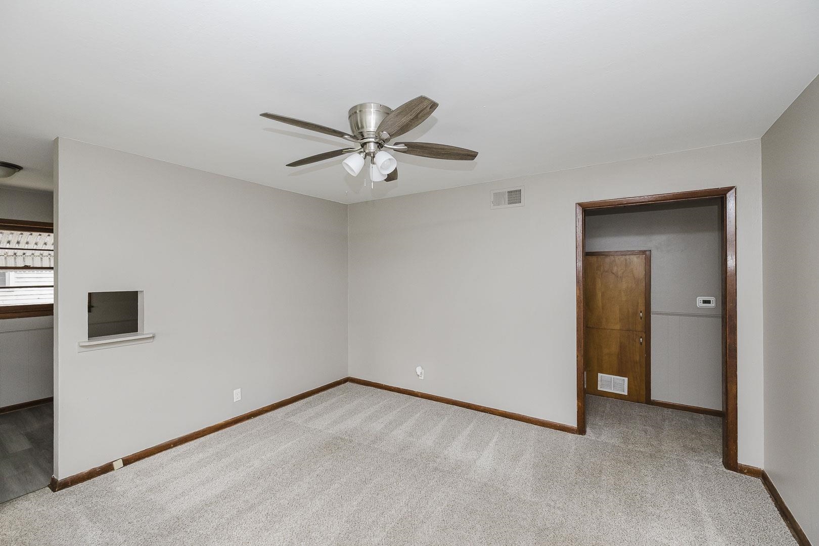 2422 W Jewell Property Photo 4