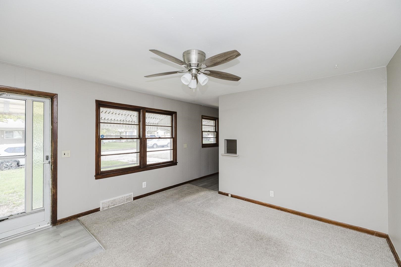 2422 W Jewell Property Photo 5