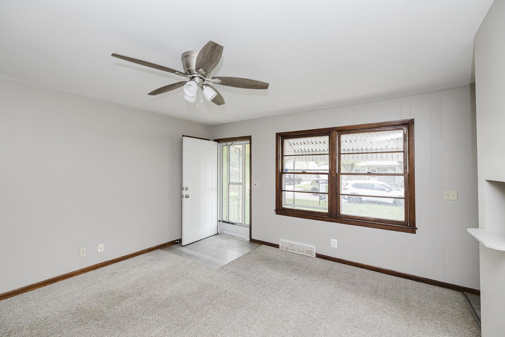2422 W Jewell Property Photo 6