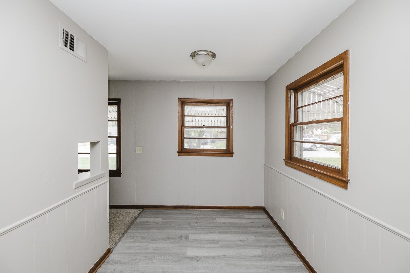 2422 W Jewell Property Photo 8