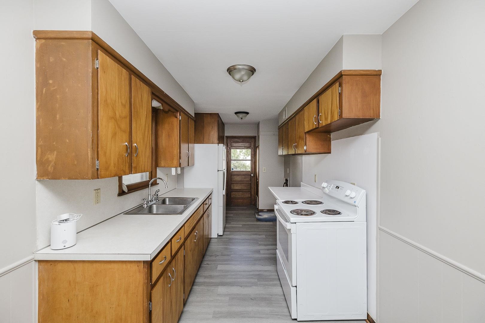 2422 W Jewell Property Photo 9