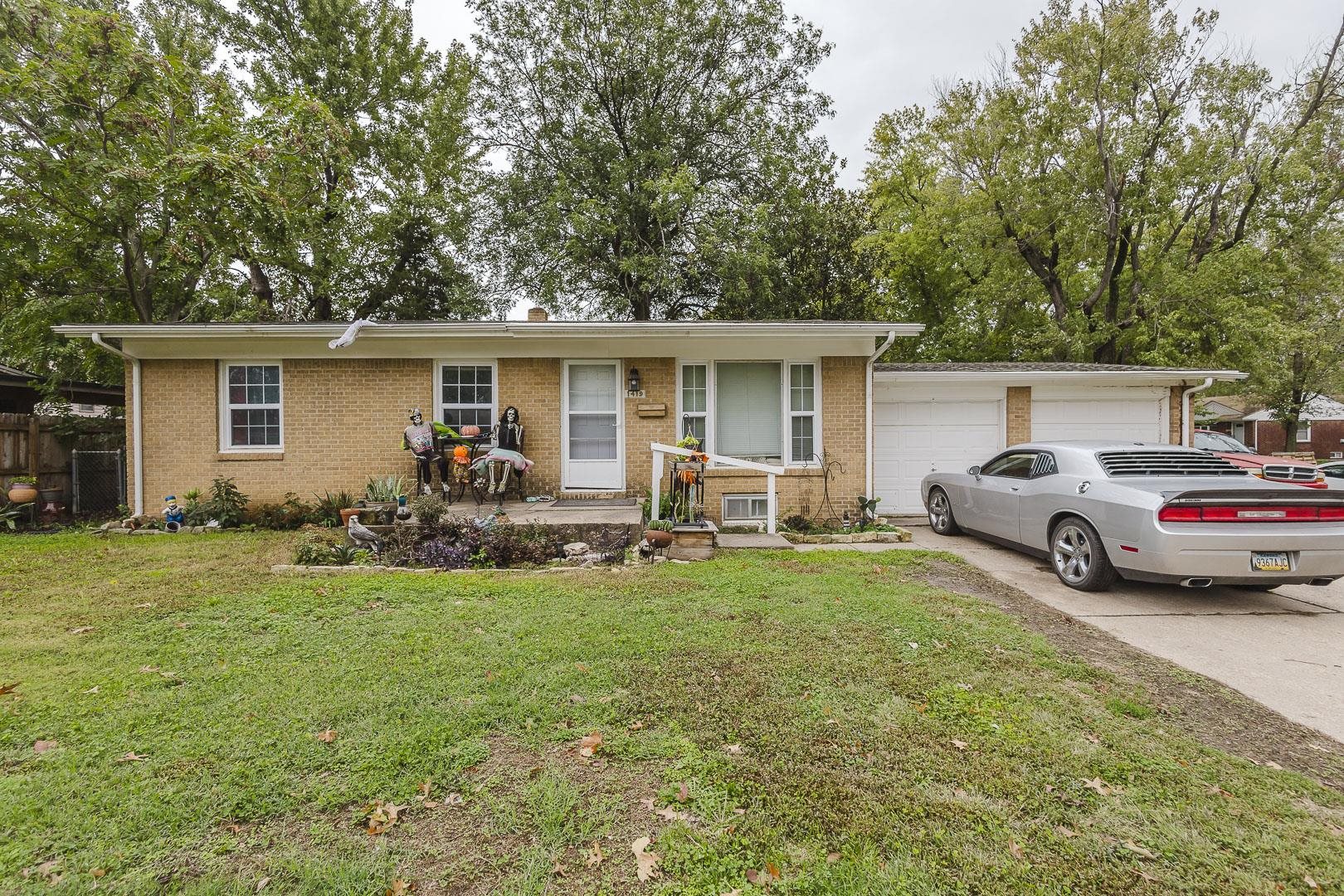 1419 W Brady Property Photo 1