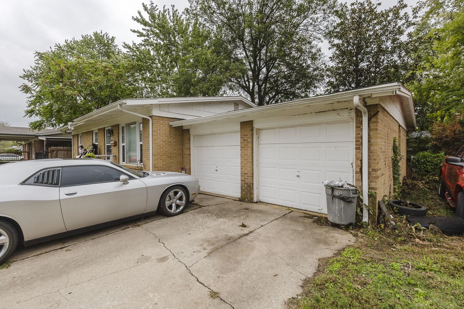 1419 W Brady Property Photo 2