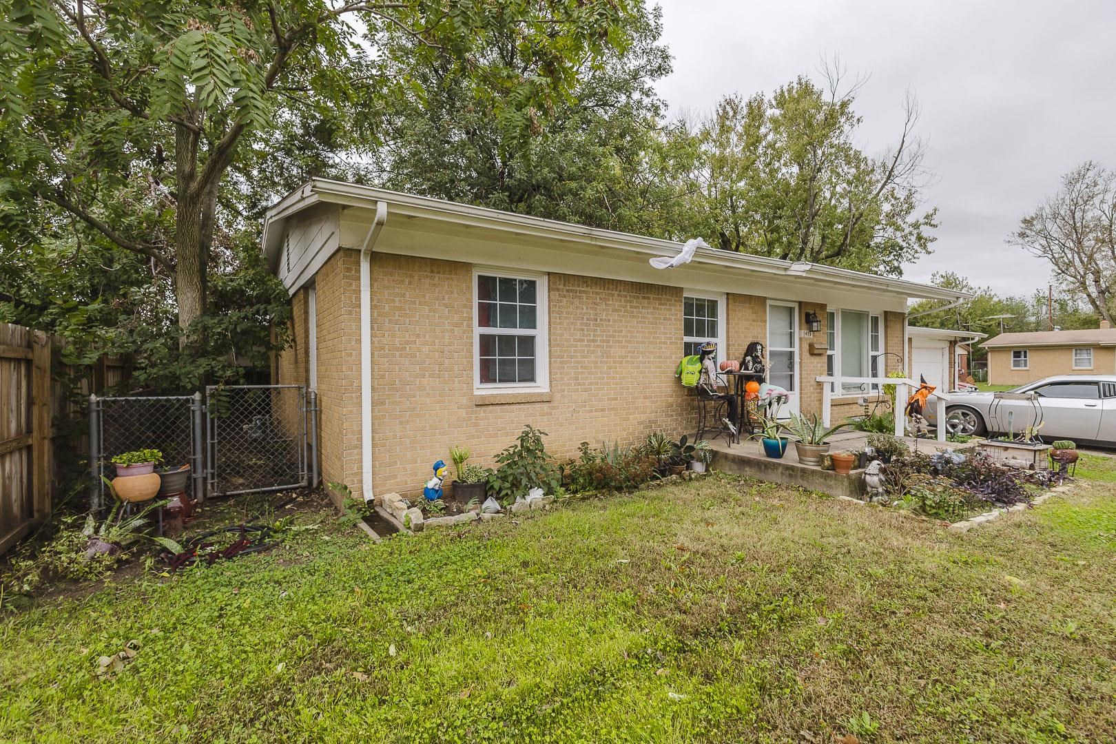 1419 W Brady Property Photo 3