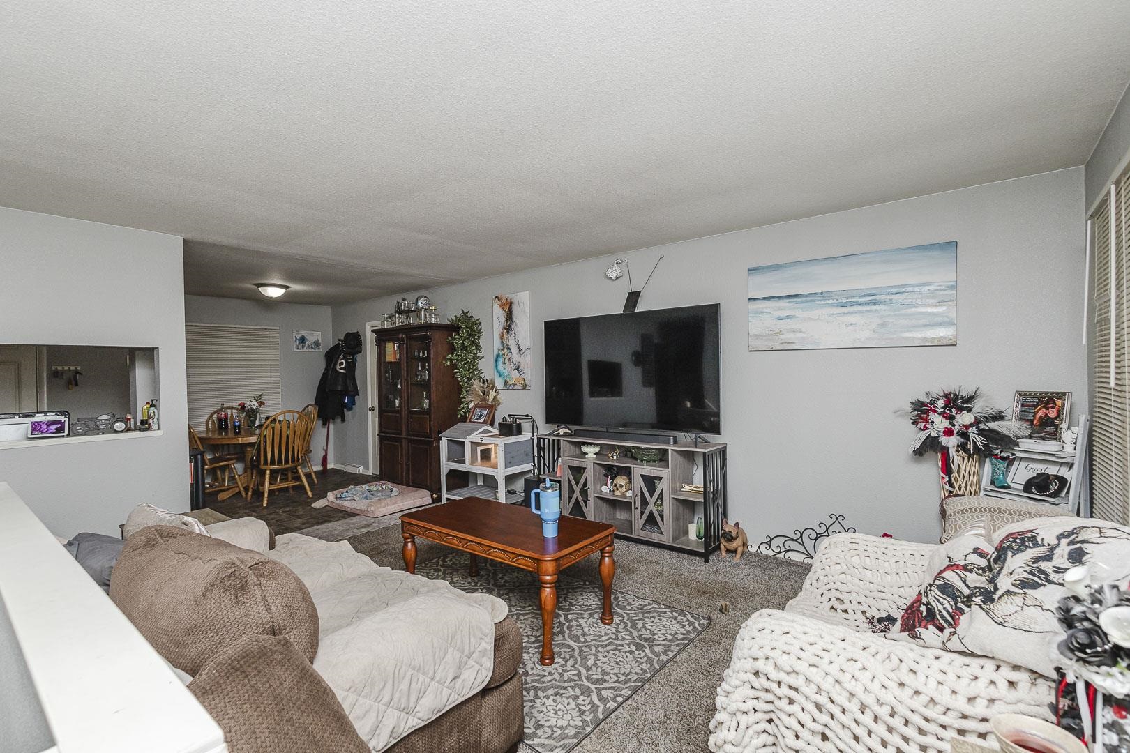 1419 W Brady Property Photo 4