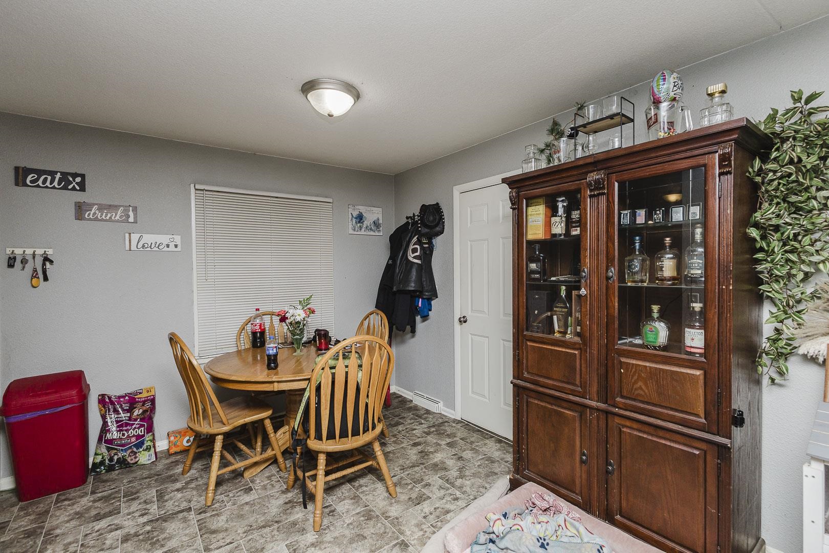 1419 W Brady Property Photo 7