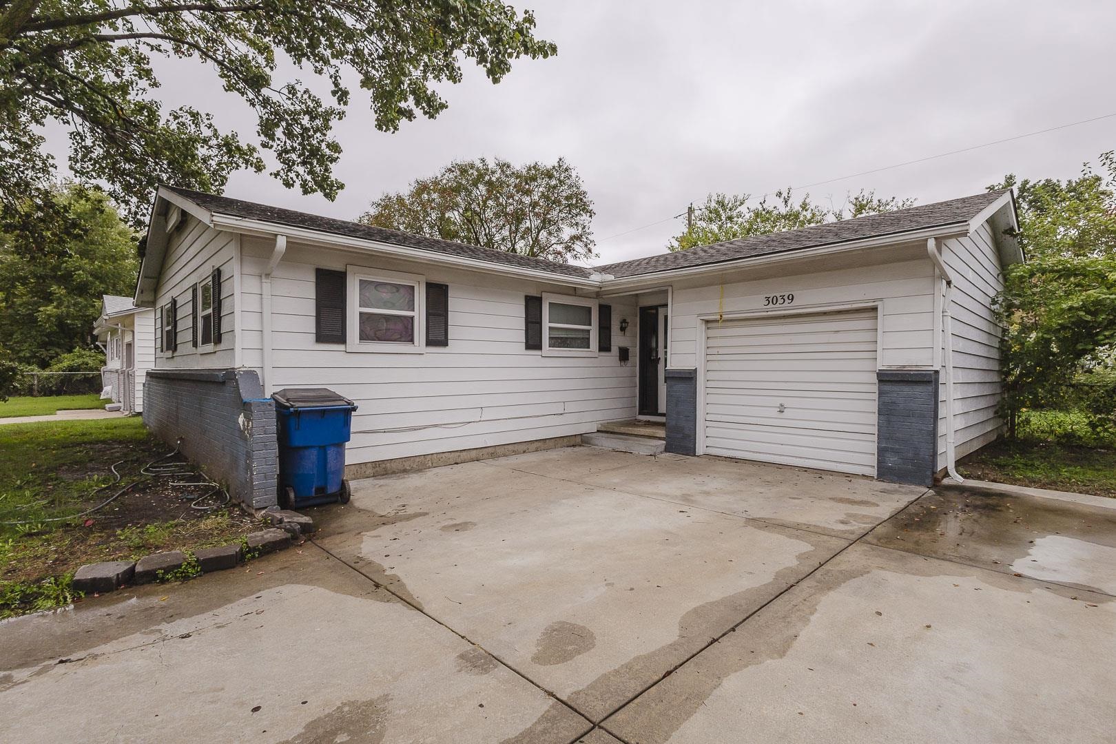 3039 S Richmond Property Photo 1