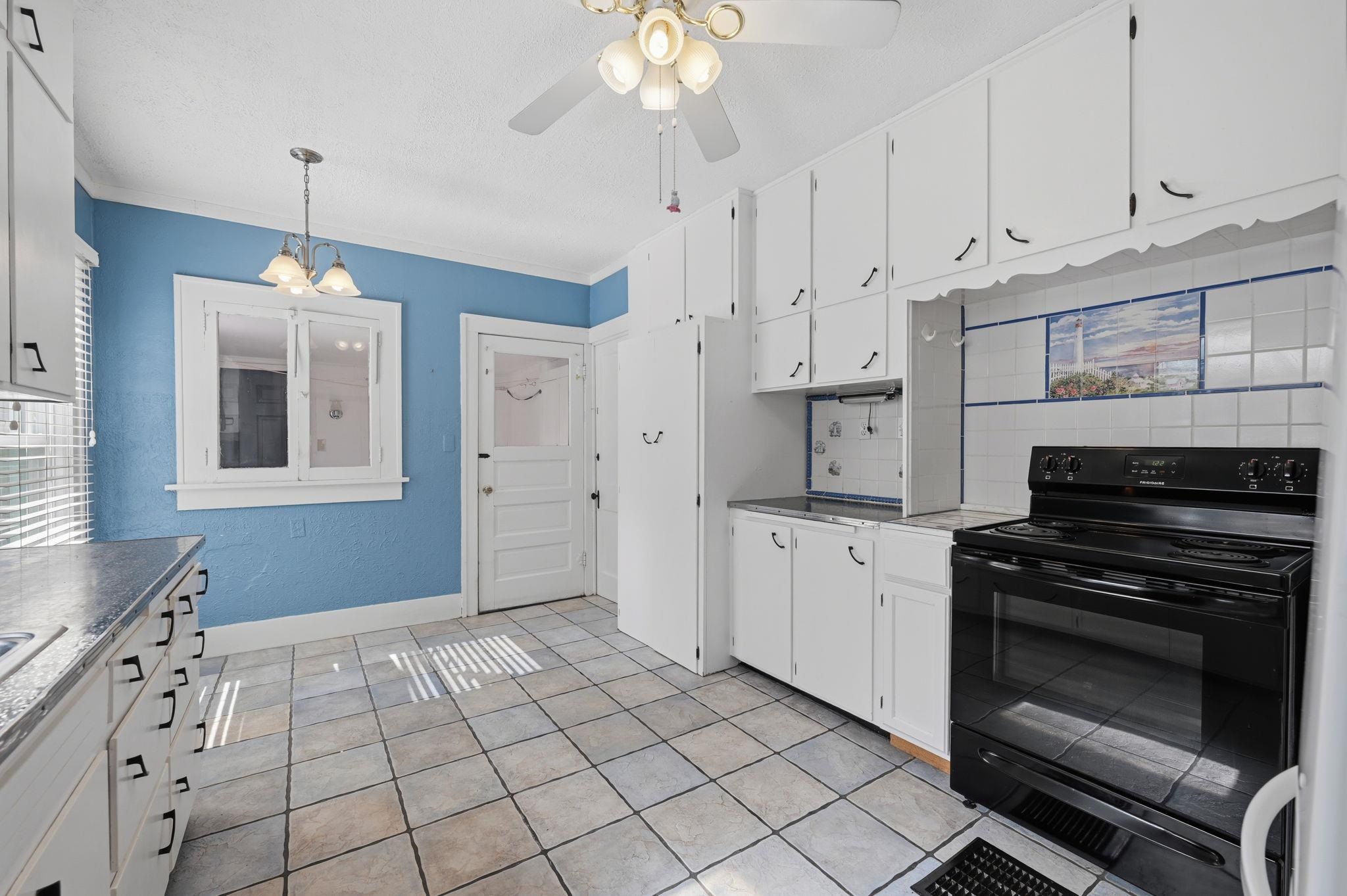 927 N Litchfield Property Photo 4