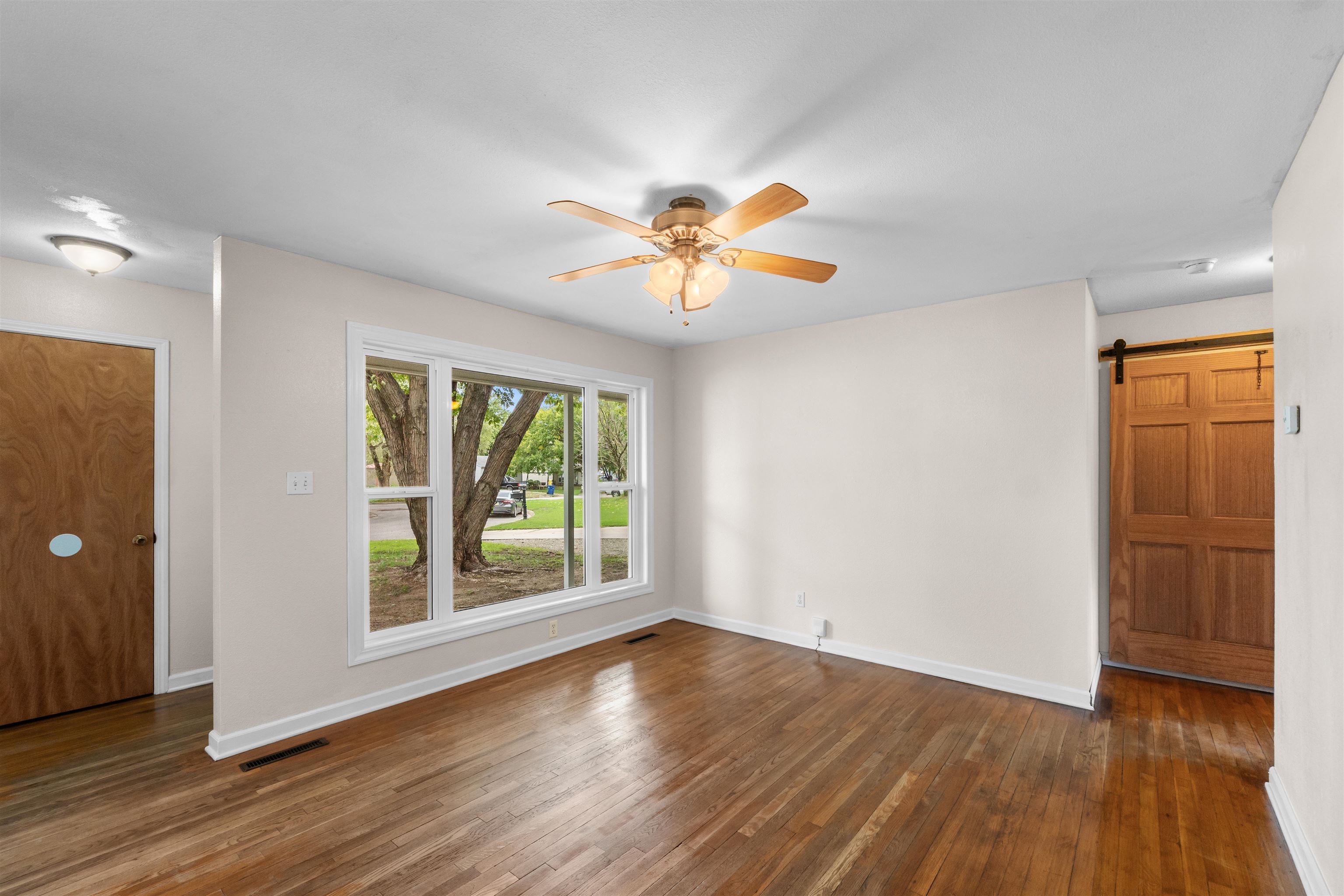 6415 S Hale Property Photo 3