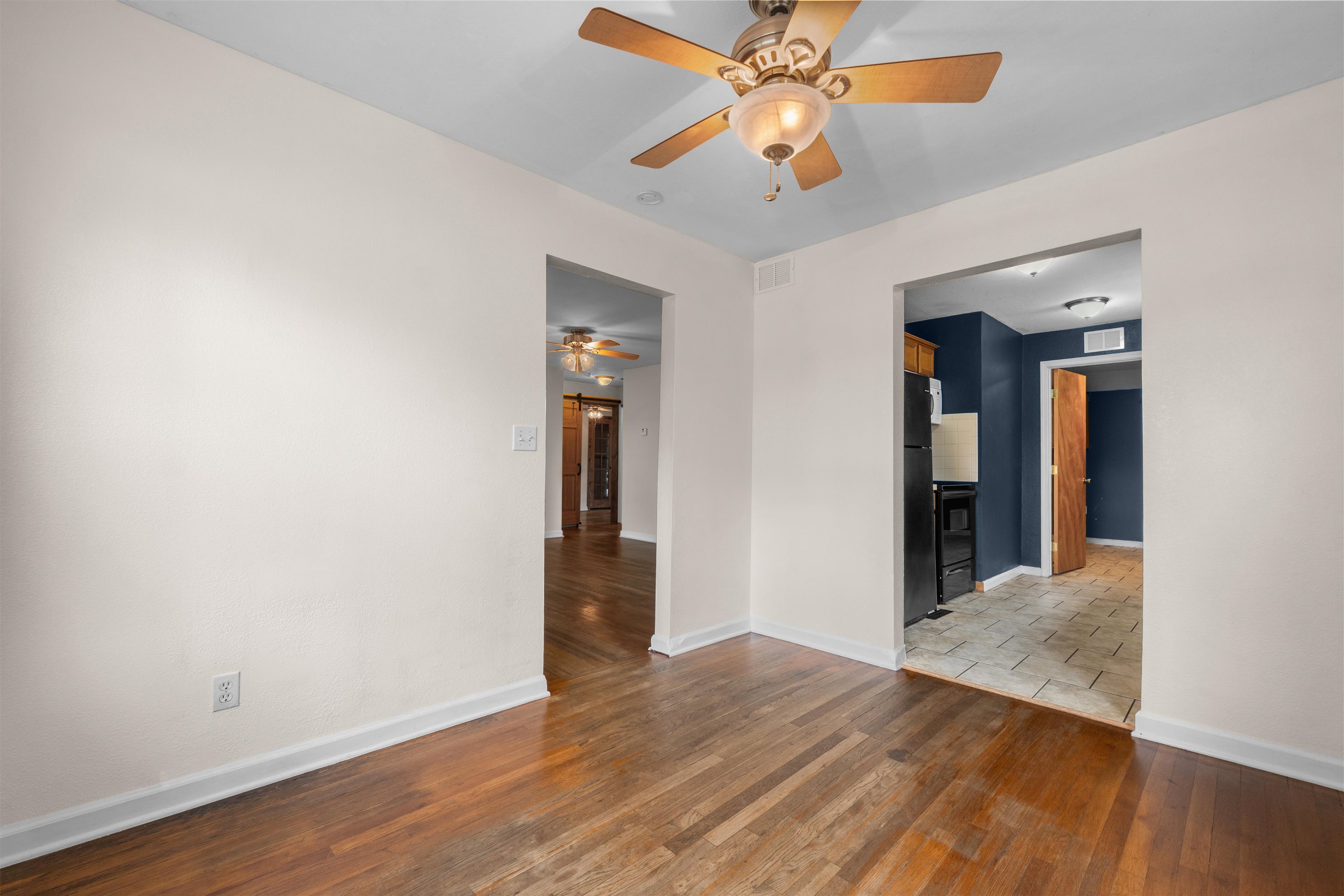 6415 S Hale Property Photo 7