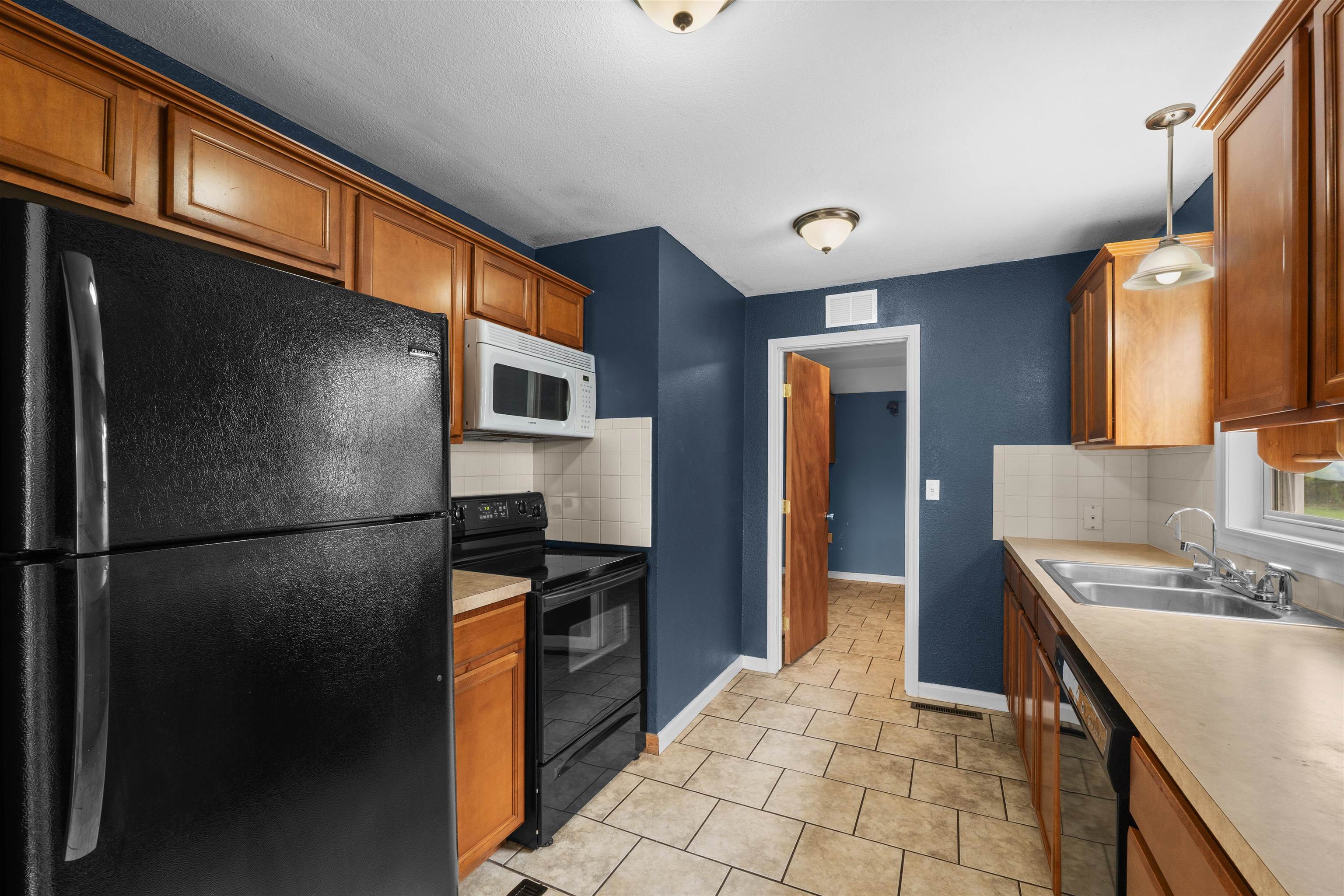 6415 S Hale Property Photo 9