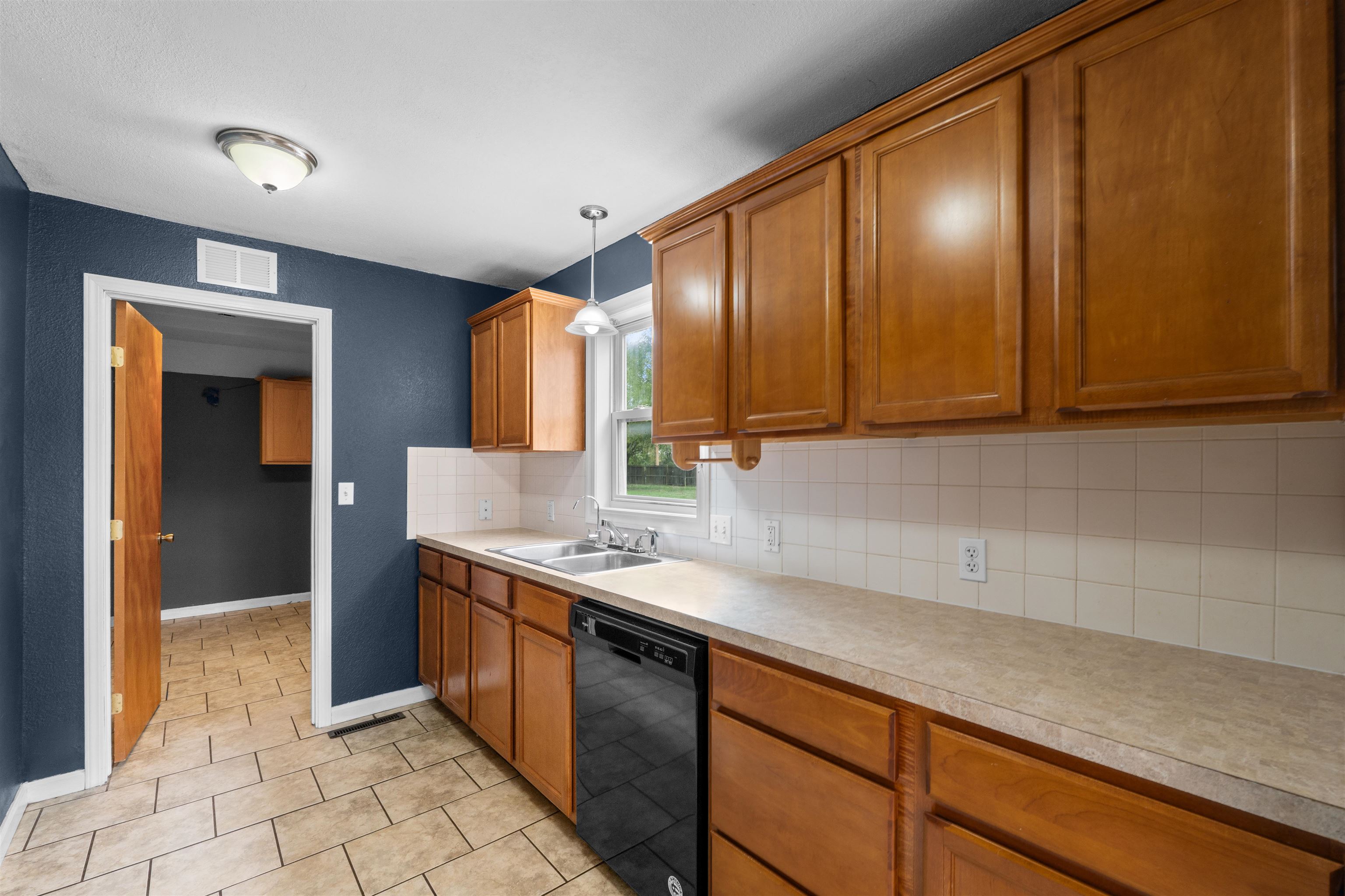 6415 S Hale Property Photo 10