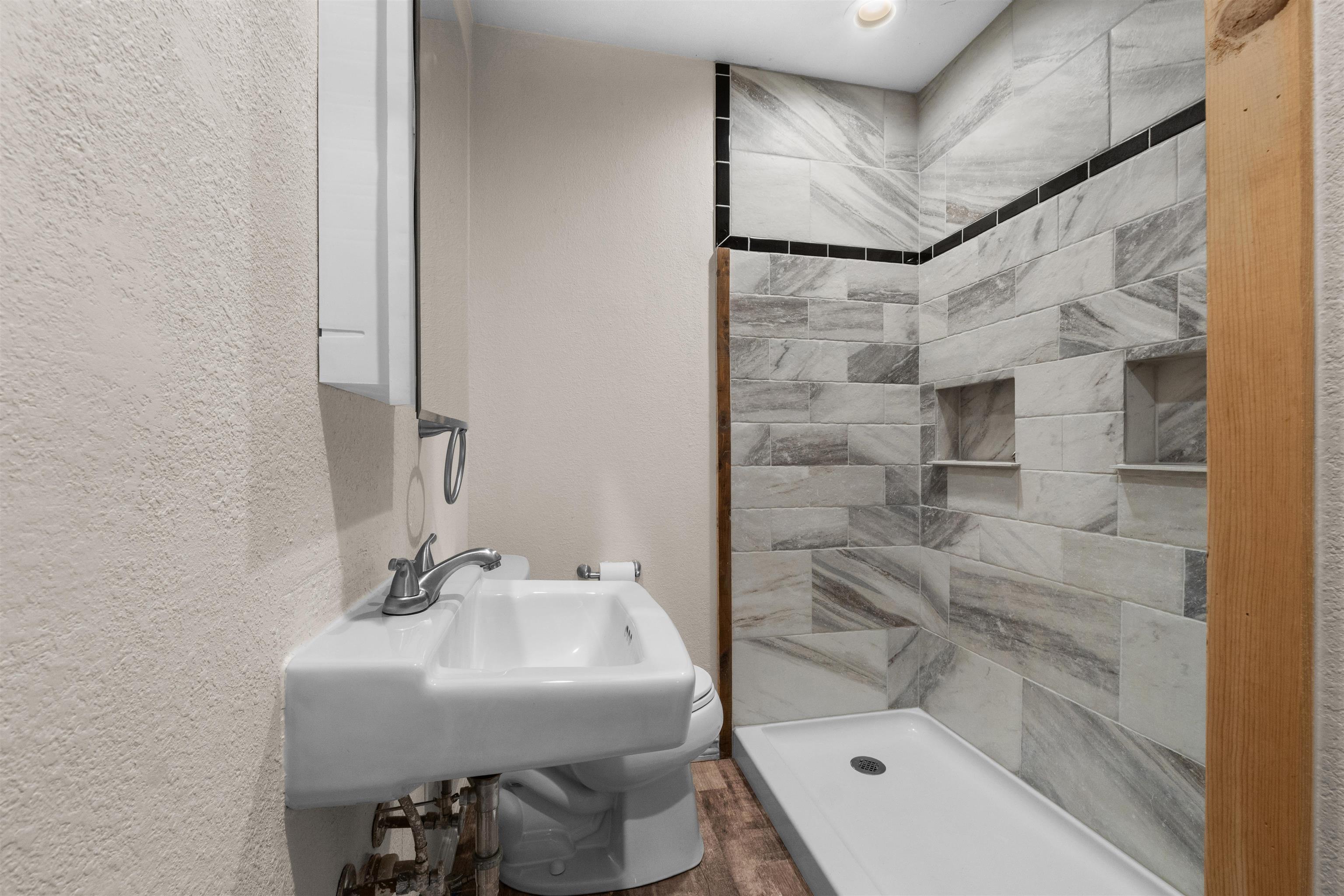 6415 S Hale Property Photo 13