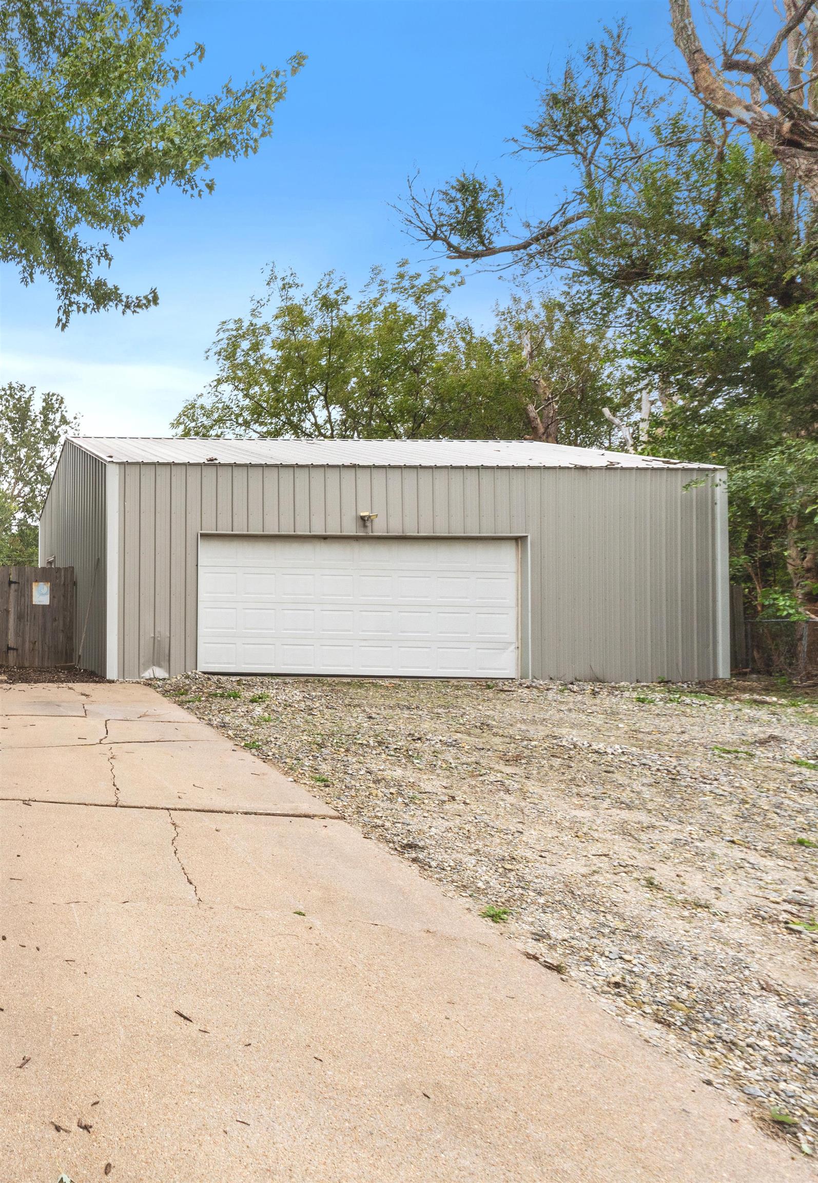 6415 S Hale Property Photo 20