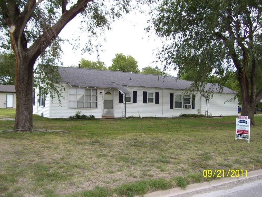 302 E 1st Property Photo 1