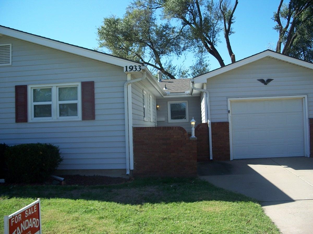1933 W Dallas Property Photo 1