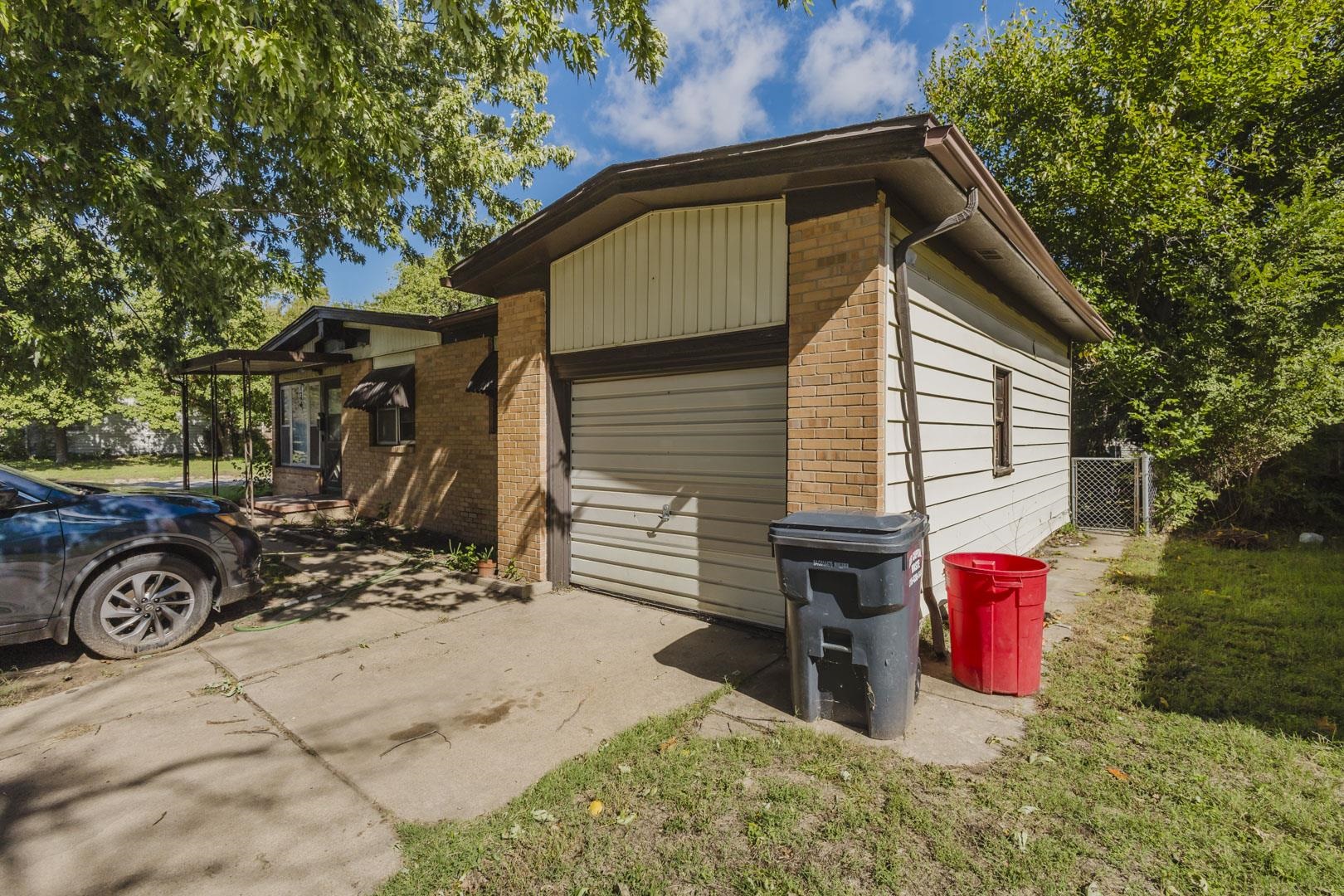 3502 S Euclid Property Photo 3