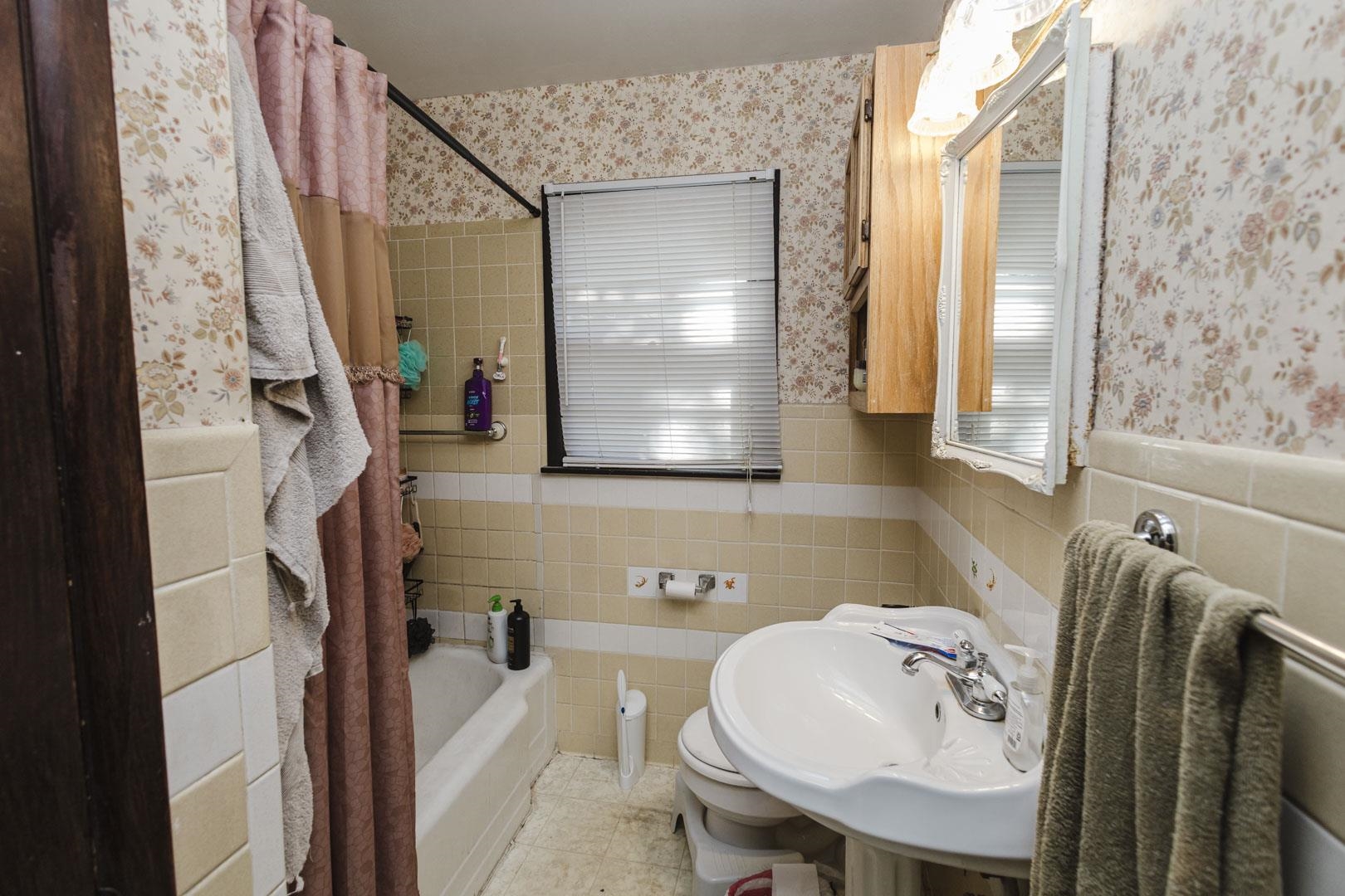 3502 S Euclid Property Photo 14