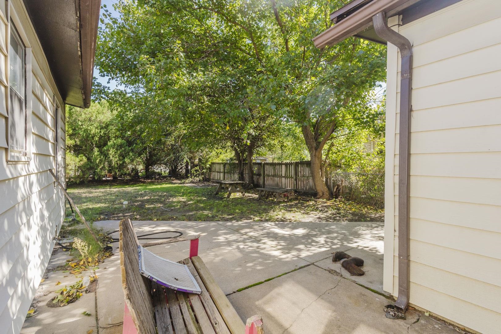 3502 S Euclid Property Photo 23