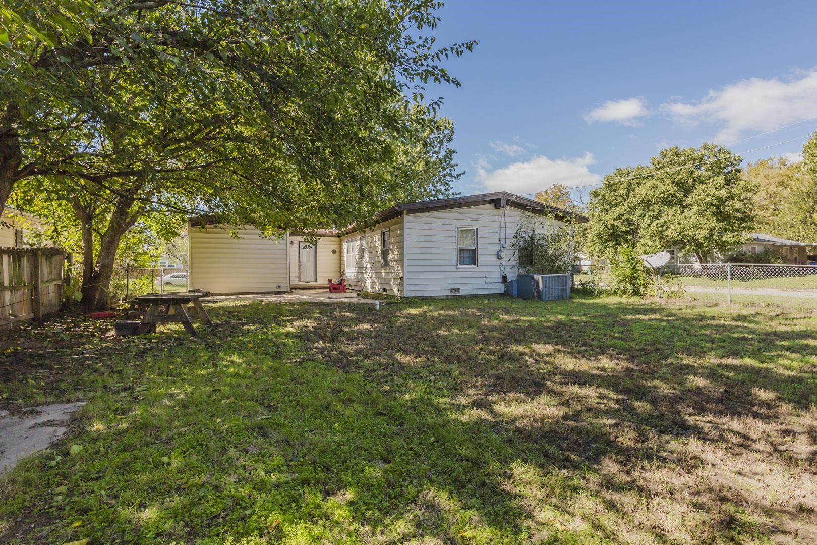3502 S Euclid Property Photo 29