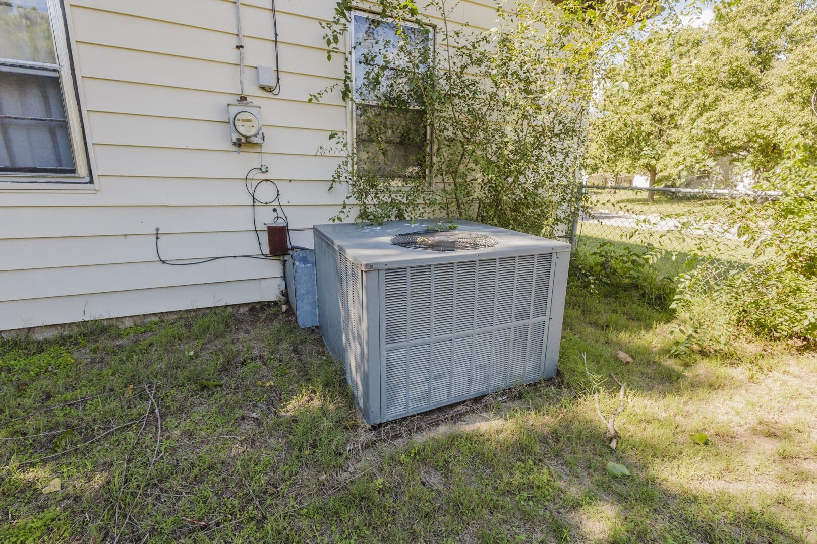 3502 S Euclid Property Photo 33