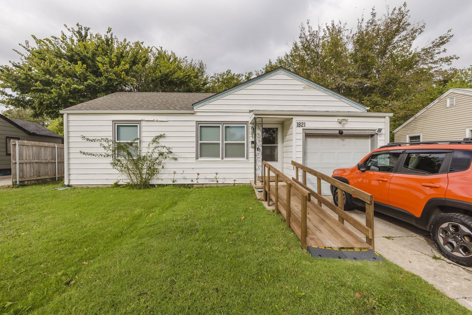 1821 S Ridgewood Property Photo 1