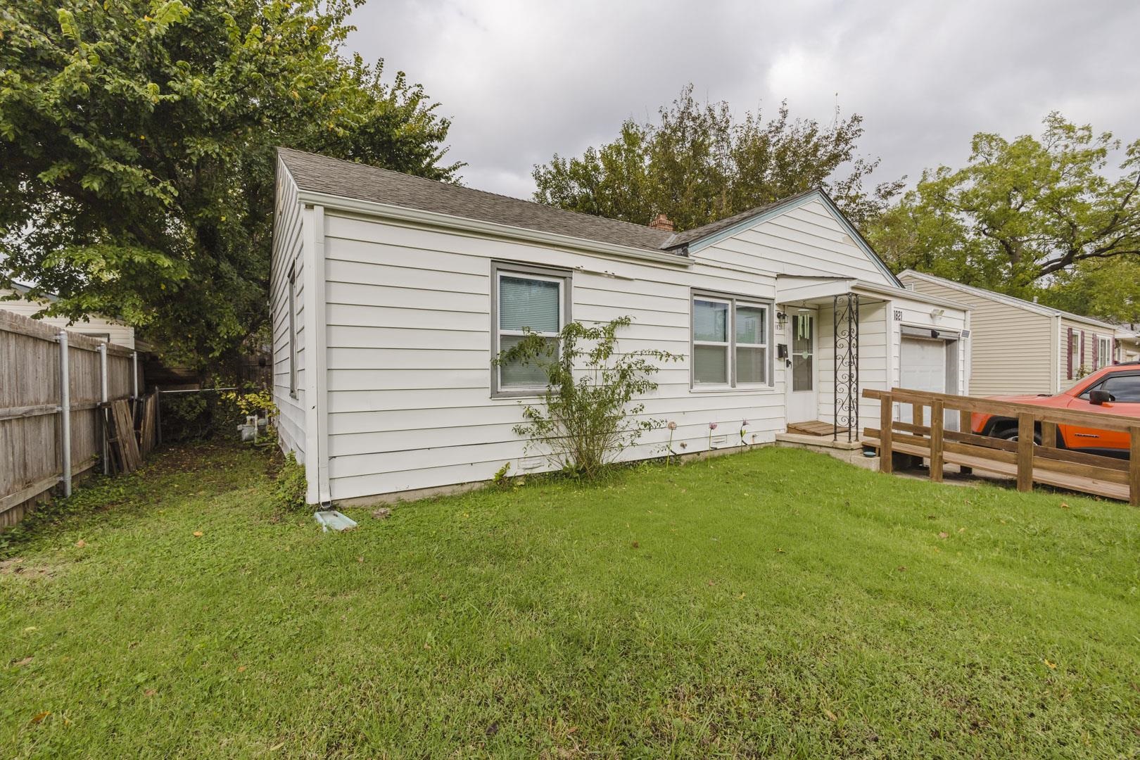 1821 S Ridgewood Property Photo 3