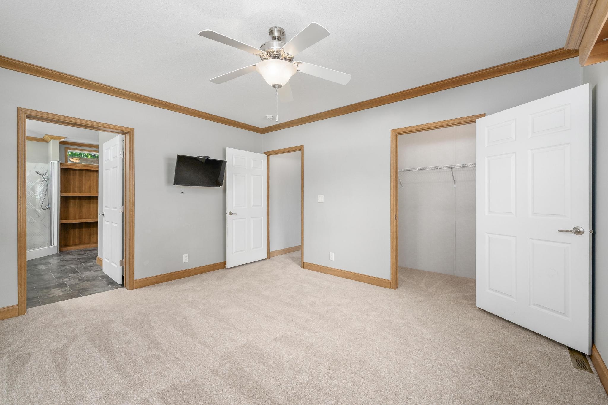 823 S Douglas St Property Photo 14