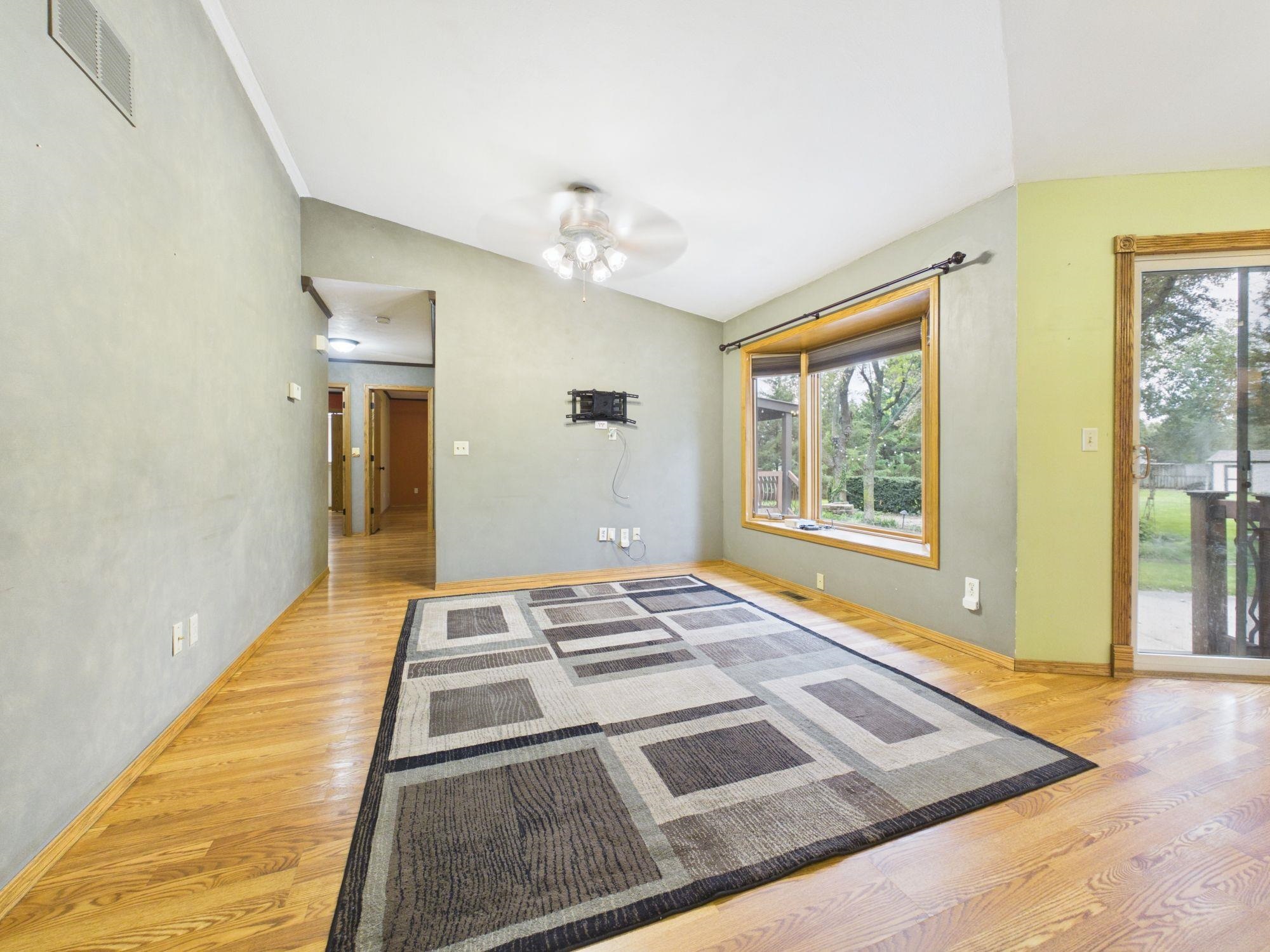 6163 N Saint Paul St Property Photo 5
