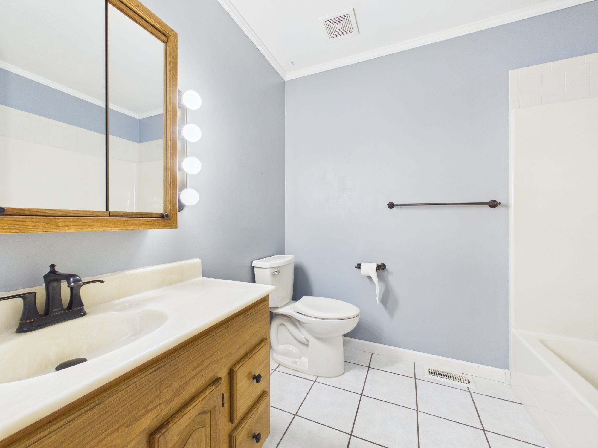6163 N Saint Paul St Property Photo 12