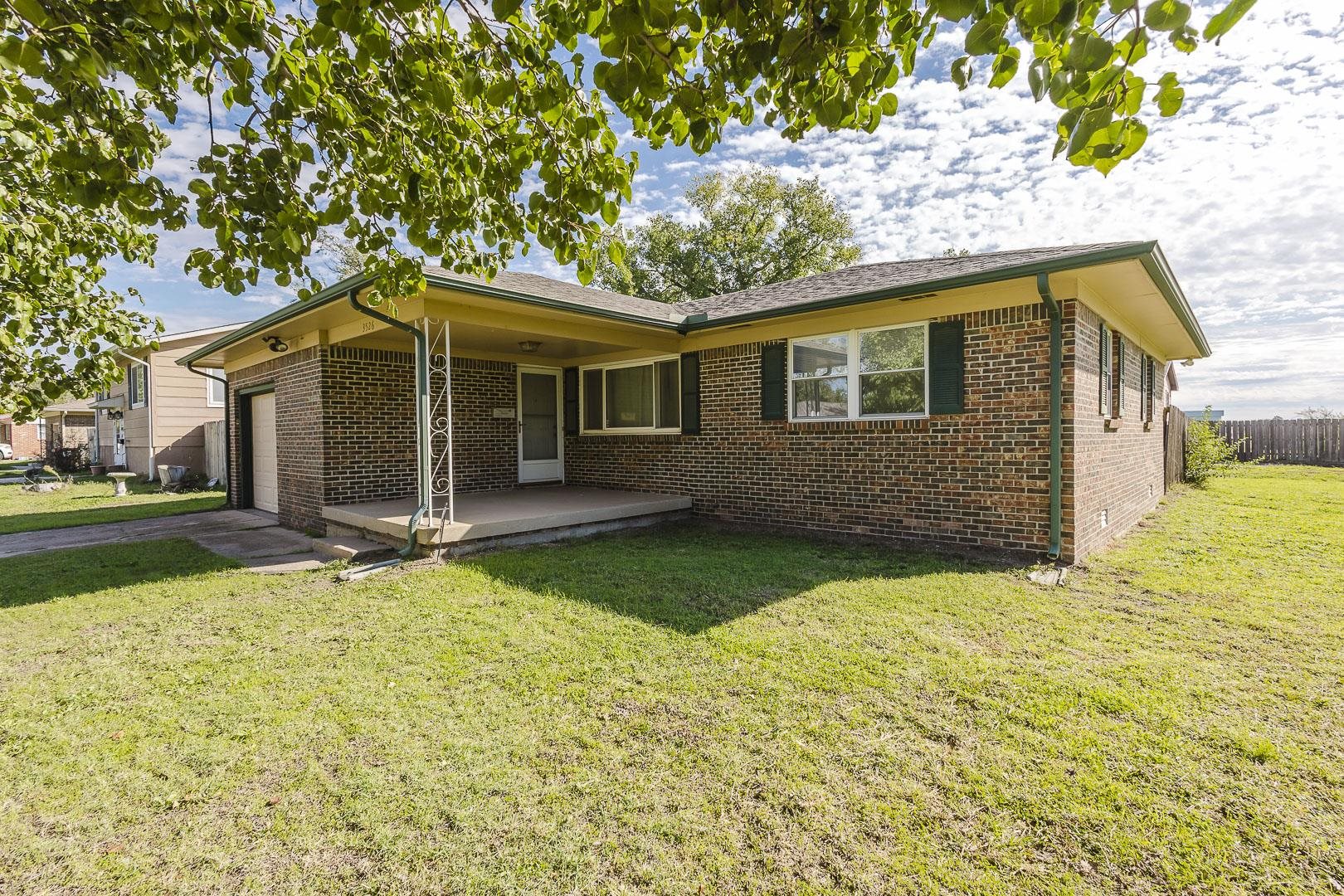 3526 S Leonine Property Photo 2