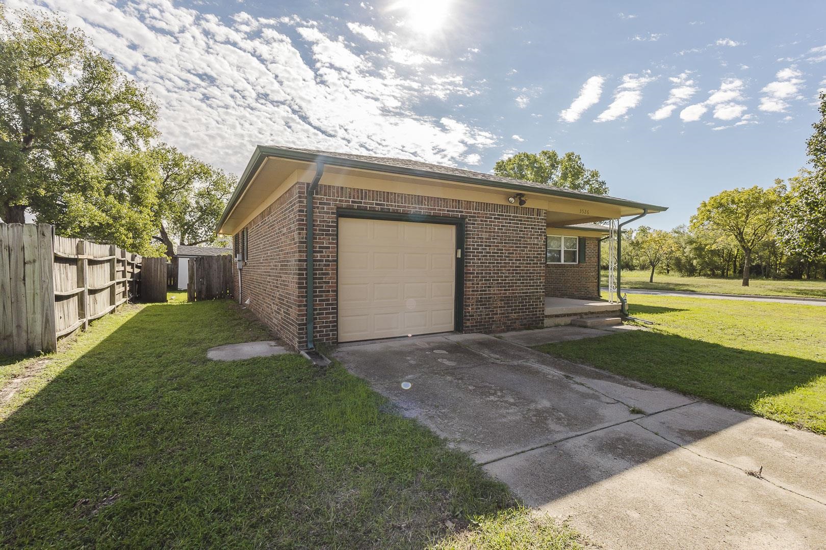 3526 S Leonine Property Photo 3