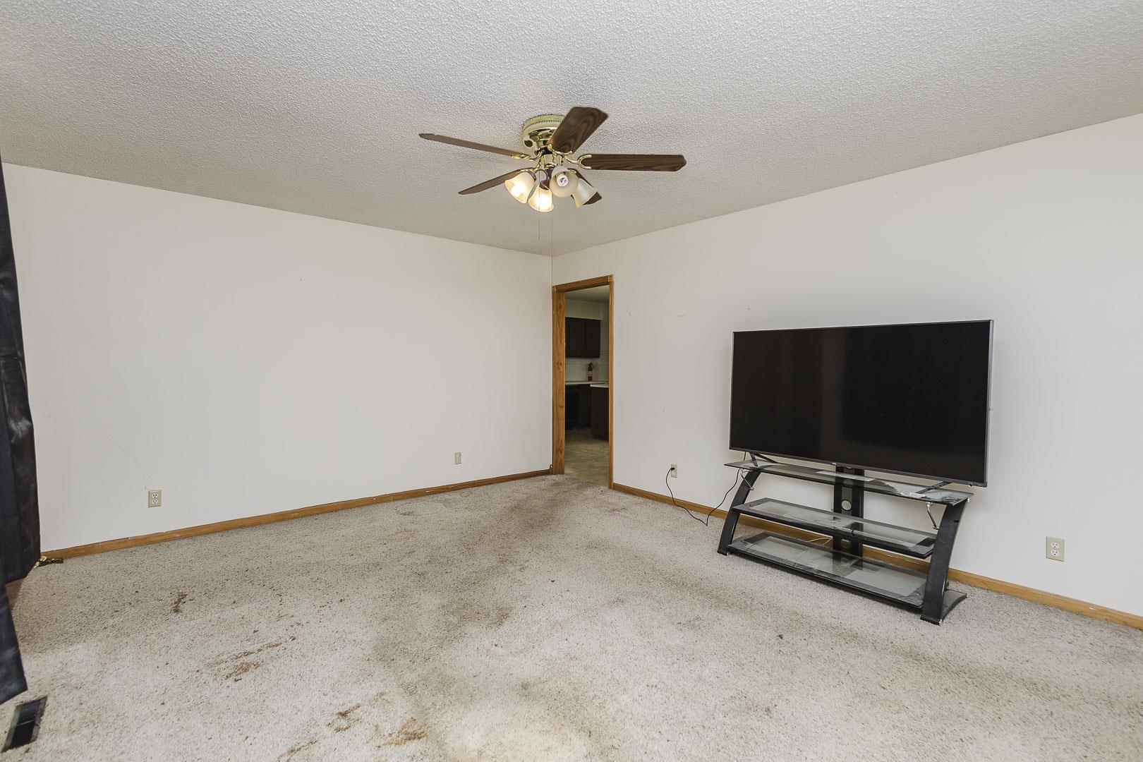 3526 S Leonine Property Photo 6