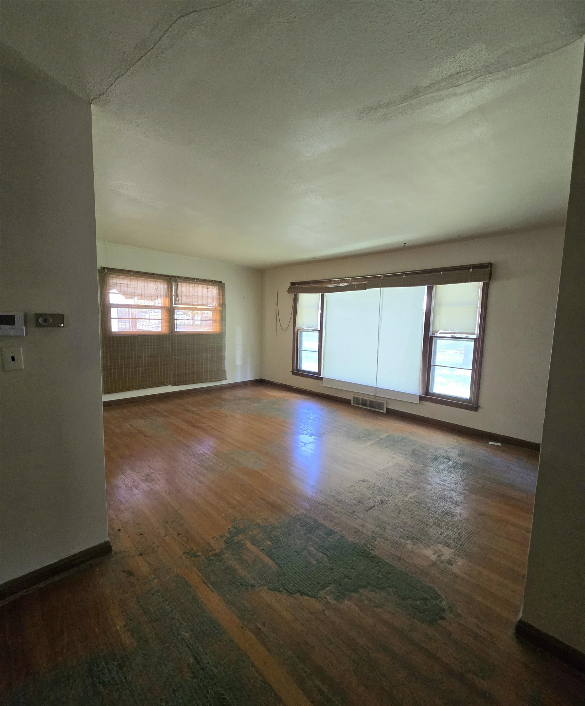 627 S Waverly Dr Property Photo 2