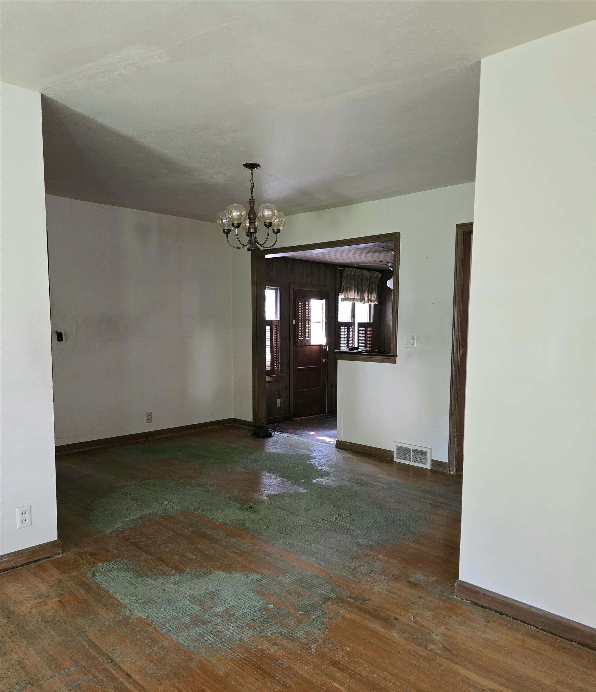 627 S Waverly Dr Property Photo 3