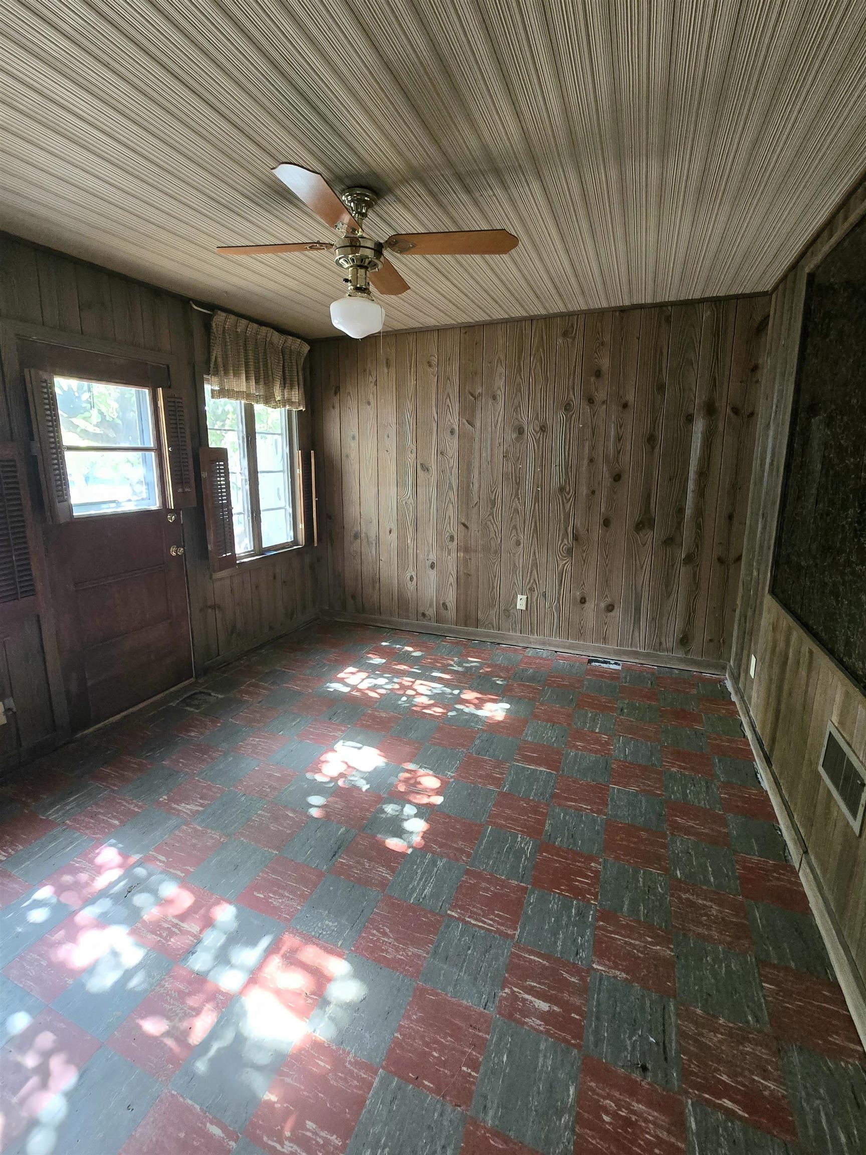 627 S Waverly Dr Property Photo 4