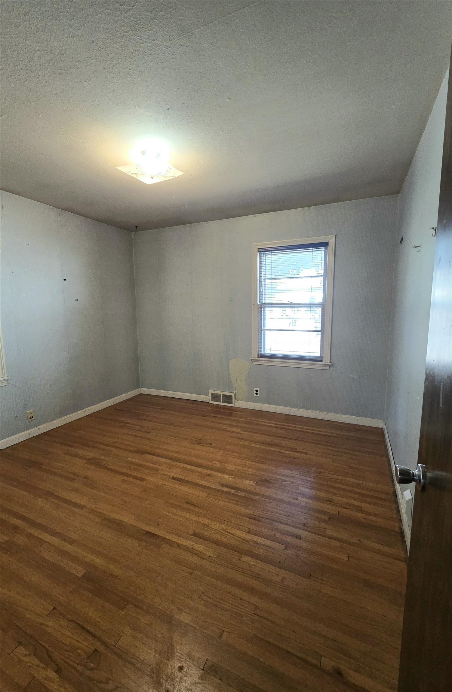 627 S Waverly Dr Property Photo 8