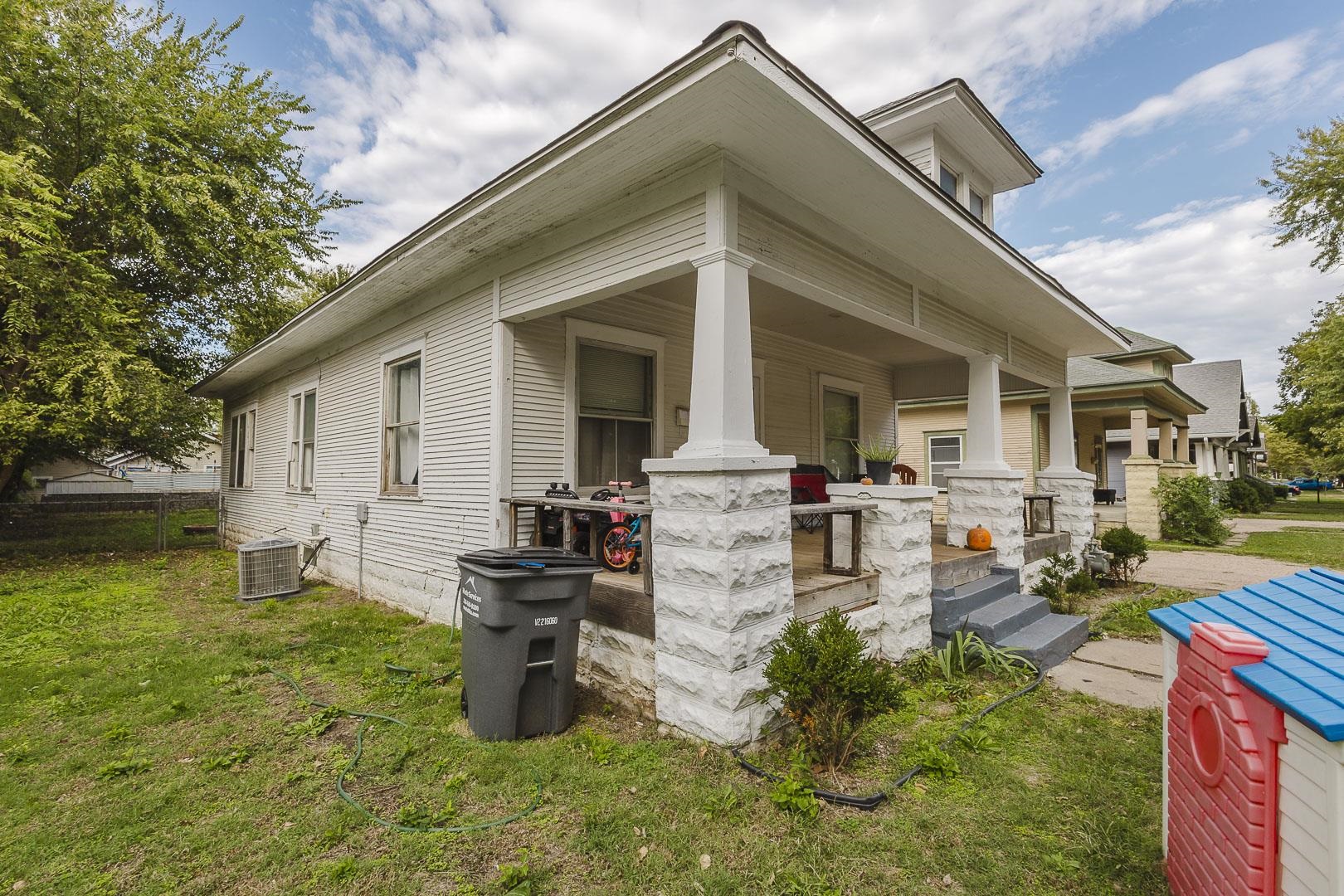243 S Volutsia Property Photo 3
