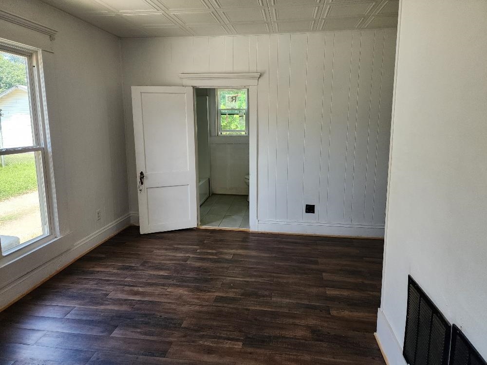 414 E Monroe Property Photo 5