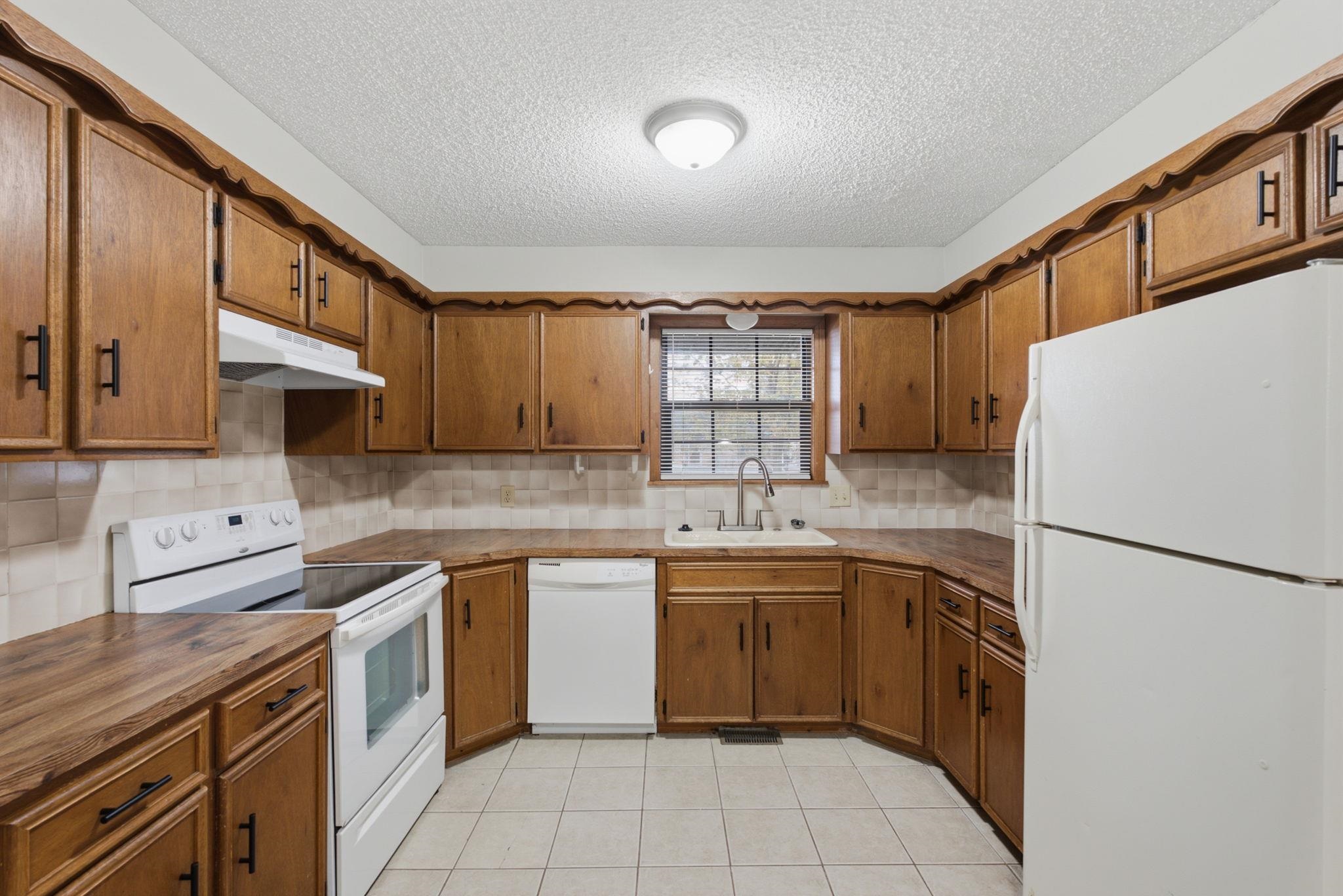200 E Blue Property Photo 8