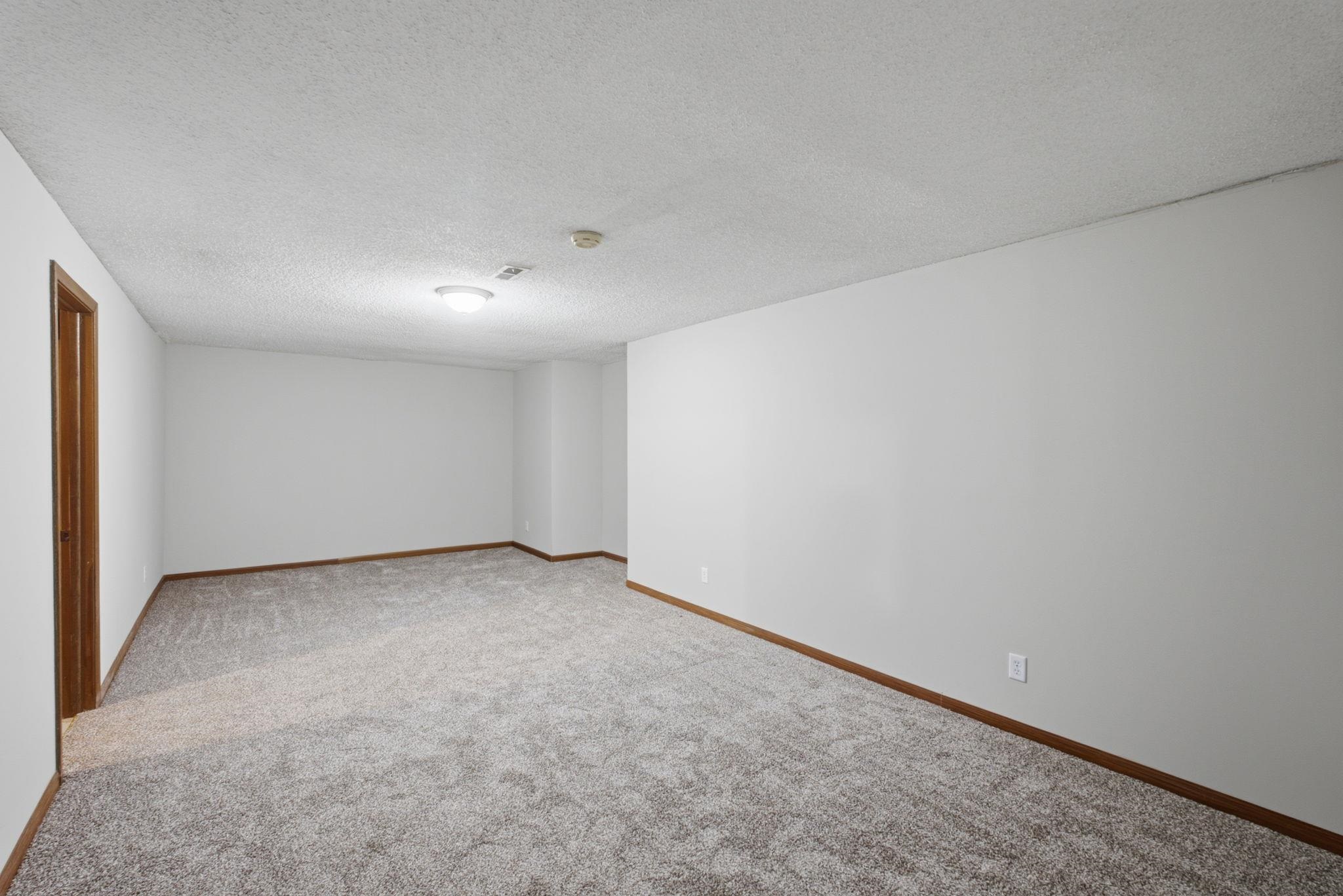 200 E Blue Property Photo 15