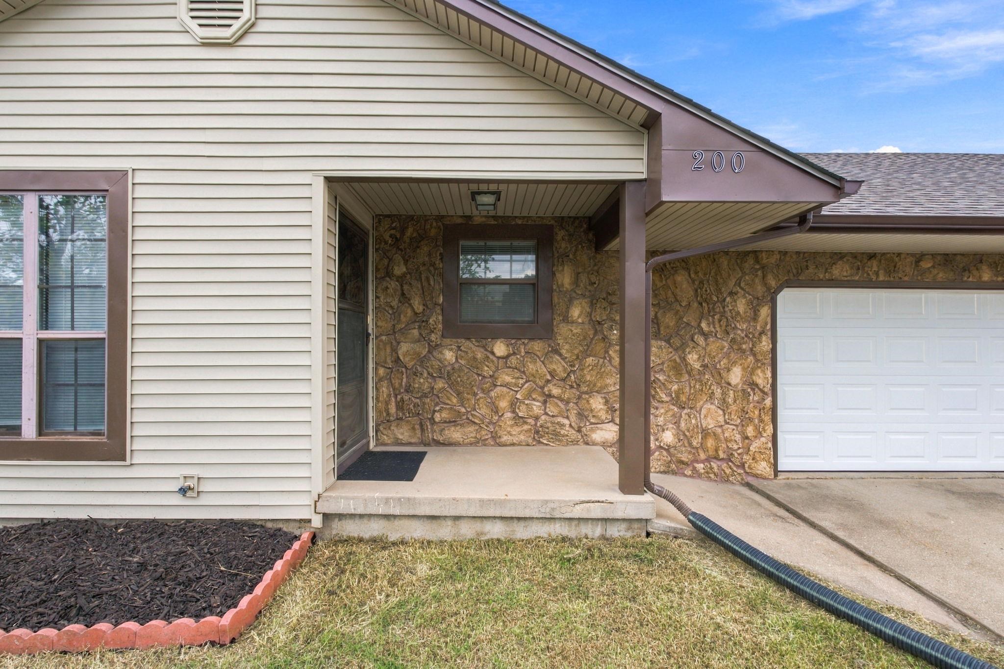 200 E Blue Property Photo 21