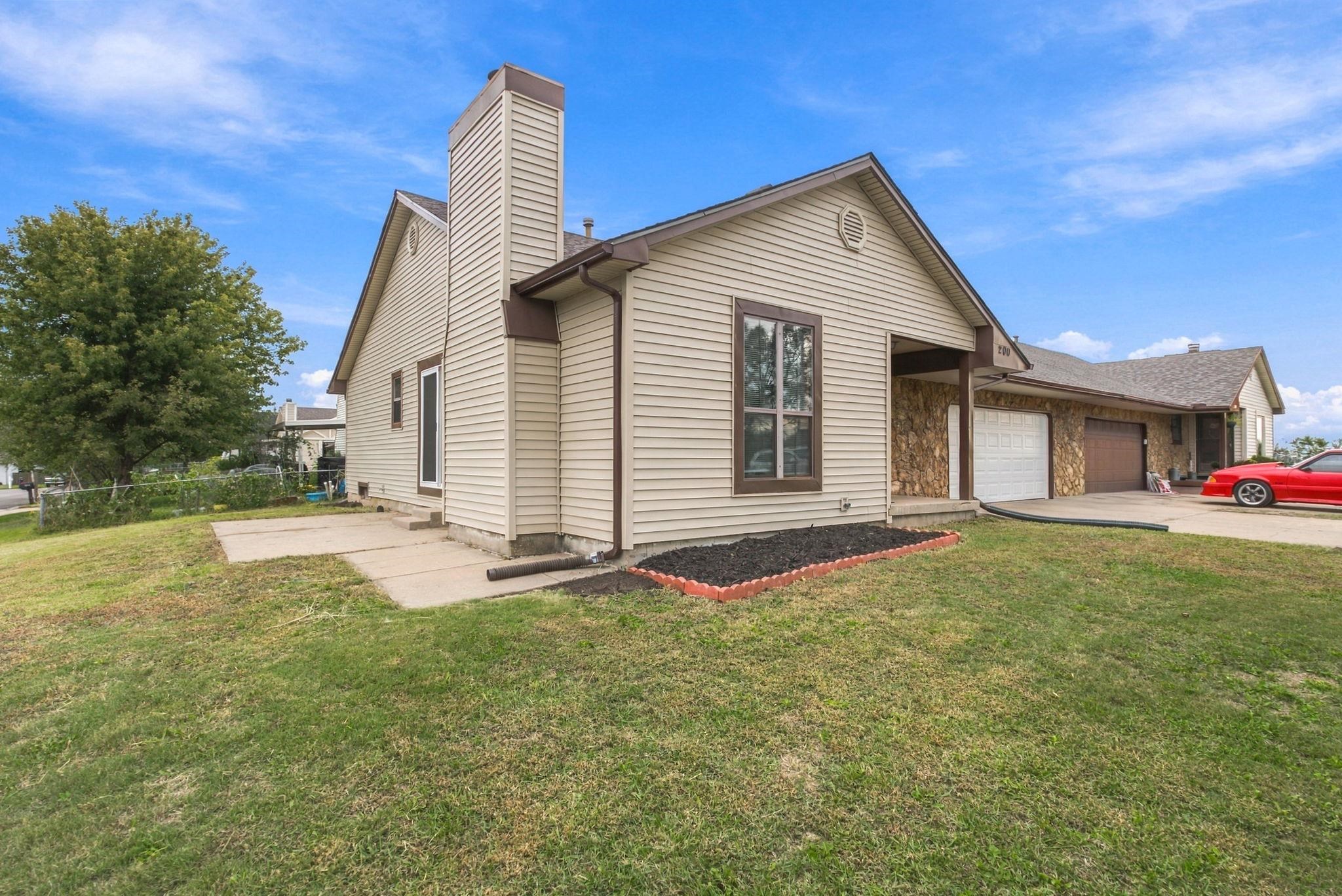 200 E Blue Property Photo 22