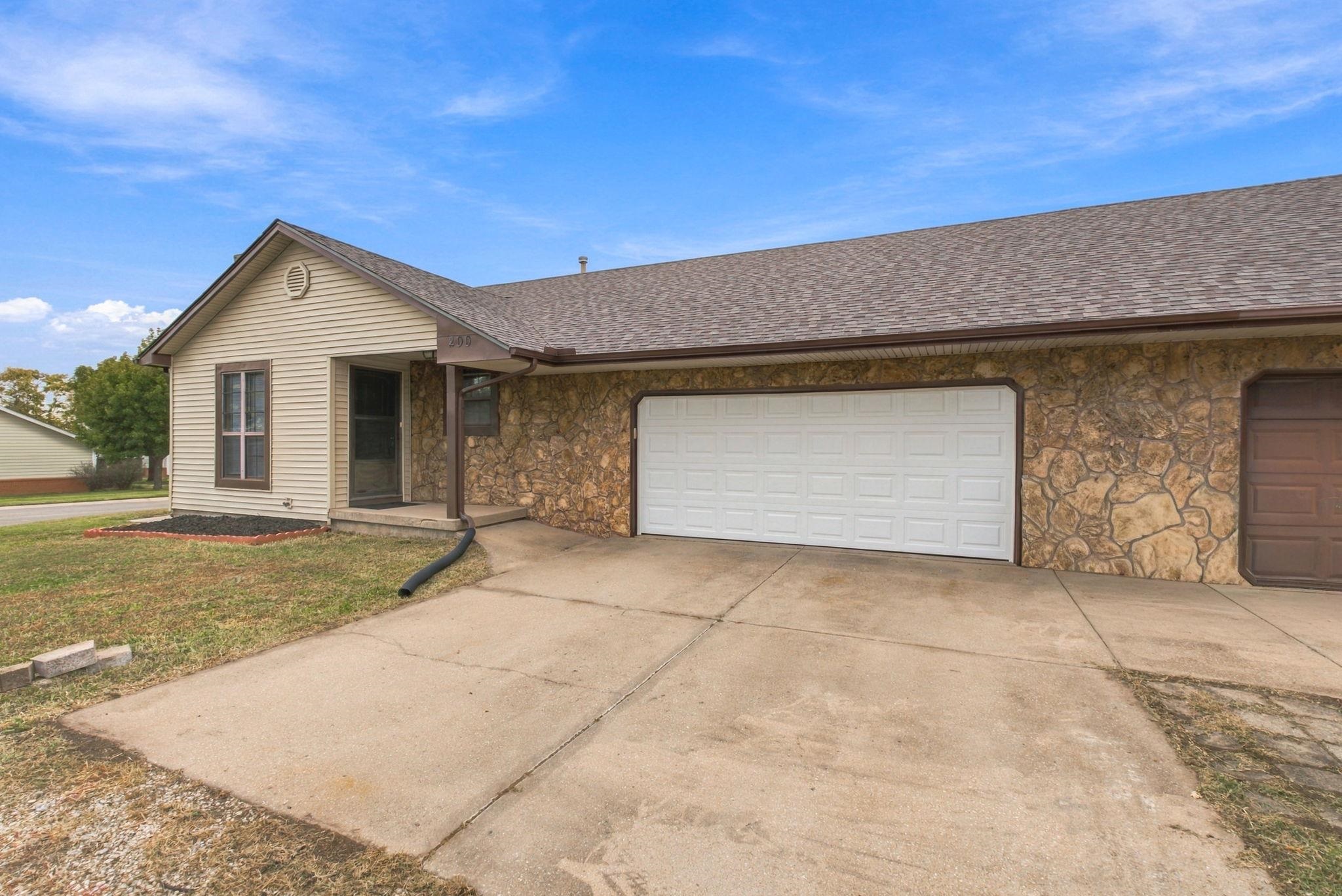 200 E Blue Property Photo 23