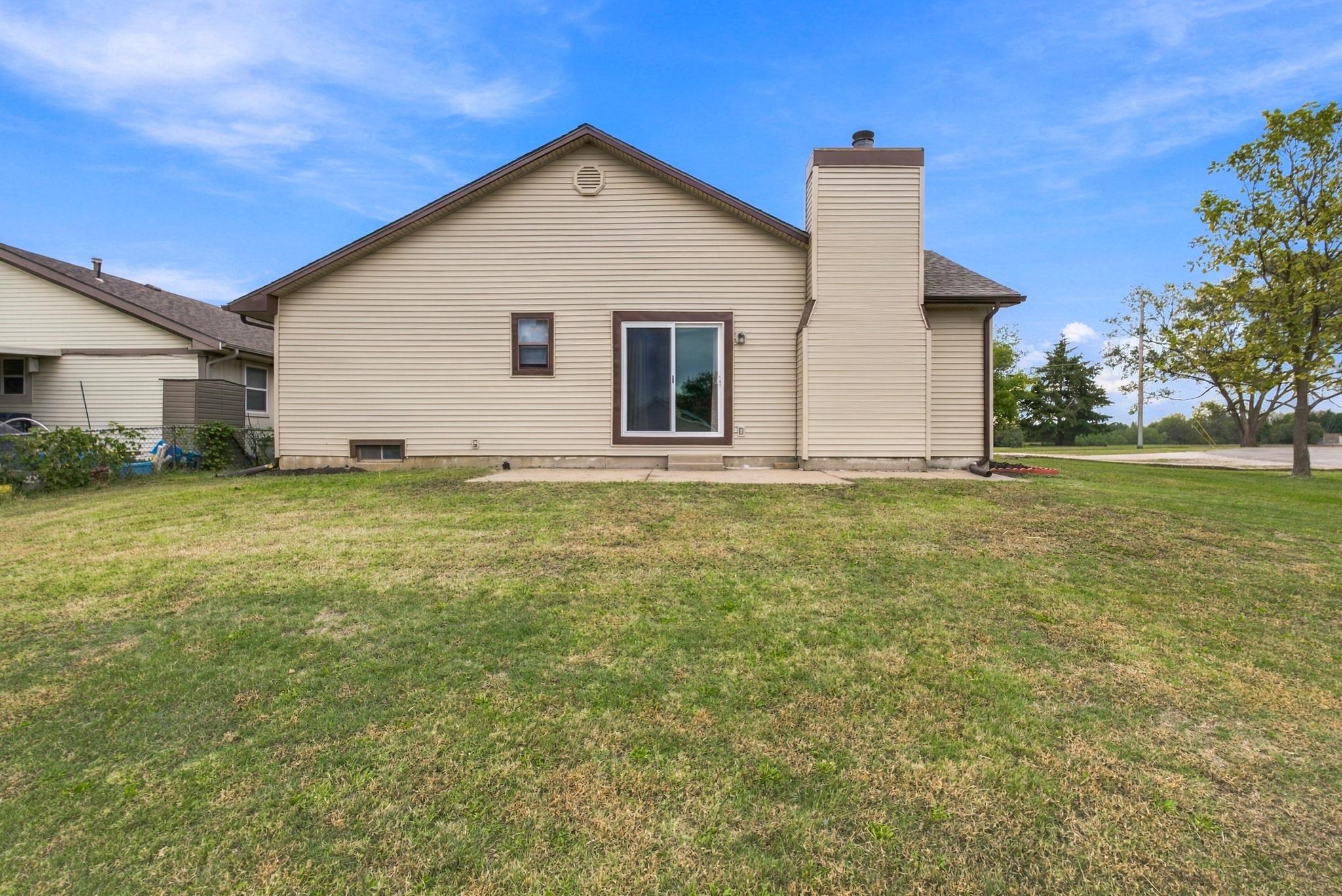 200 E Blue Property Photo 24