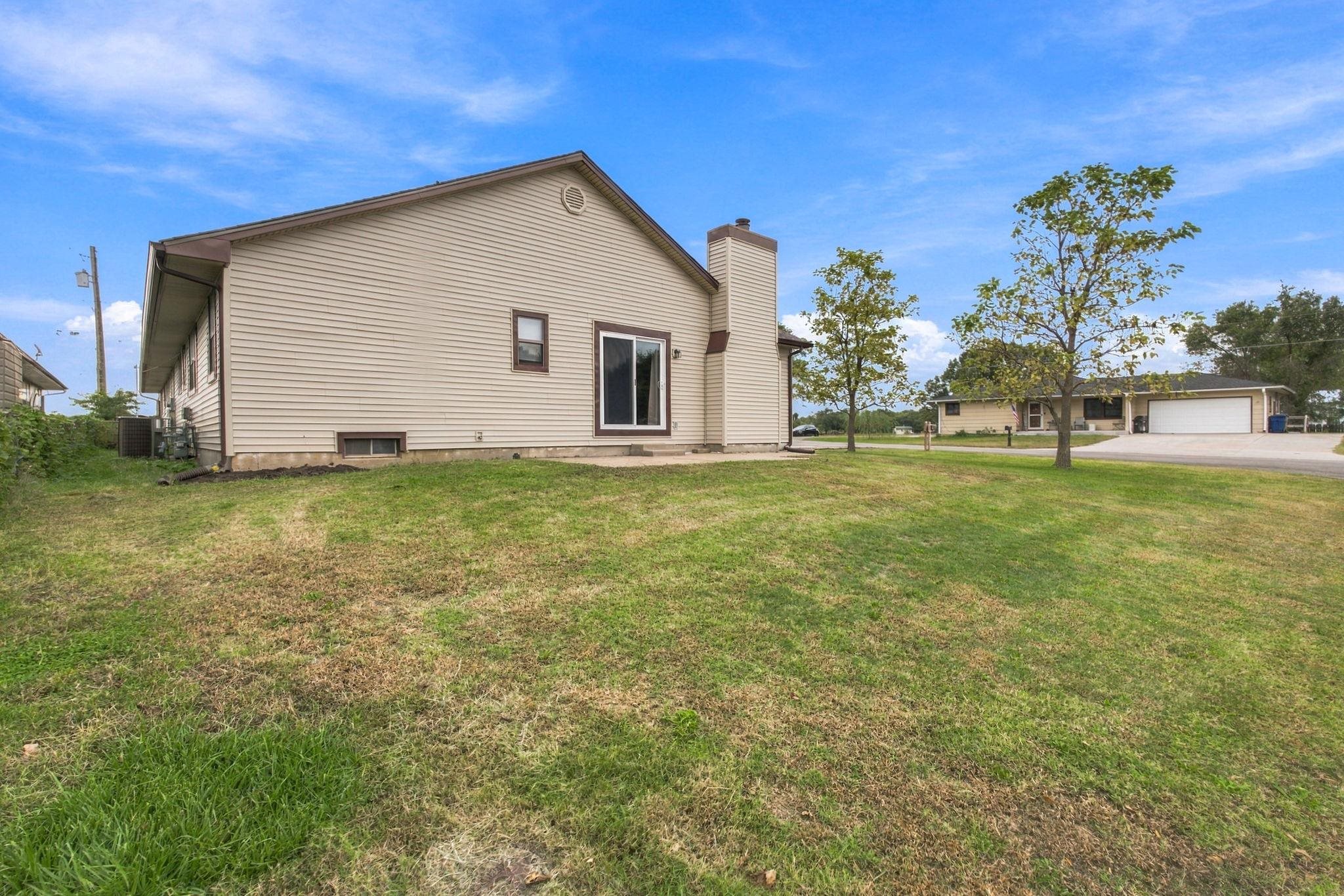 200 E Blue Property Photo 26