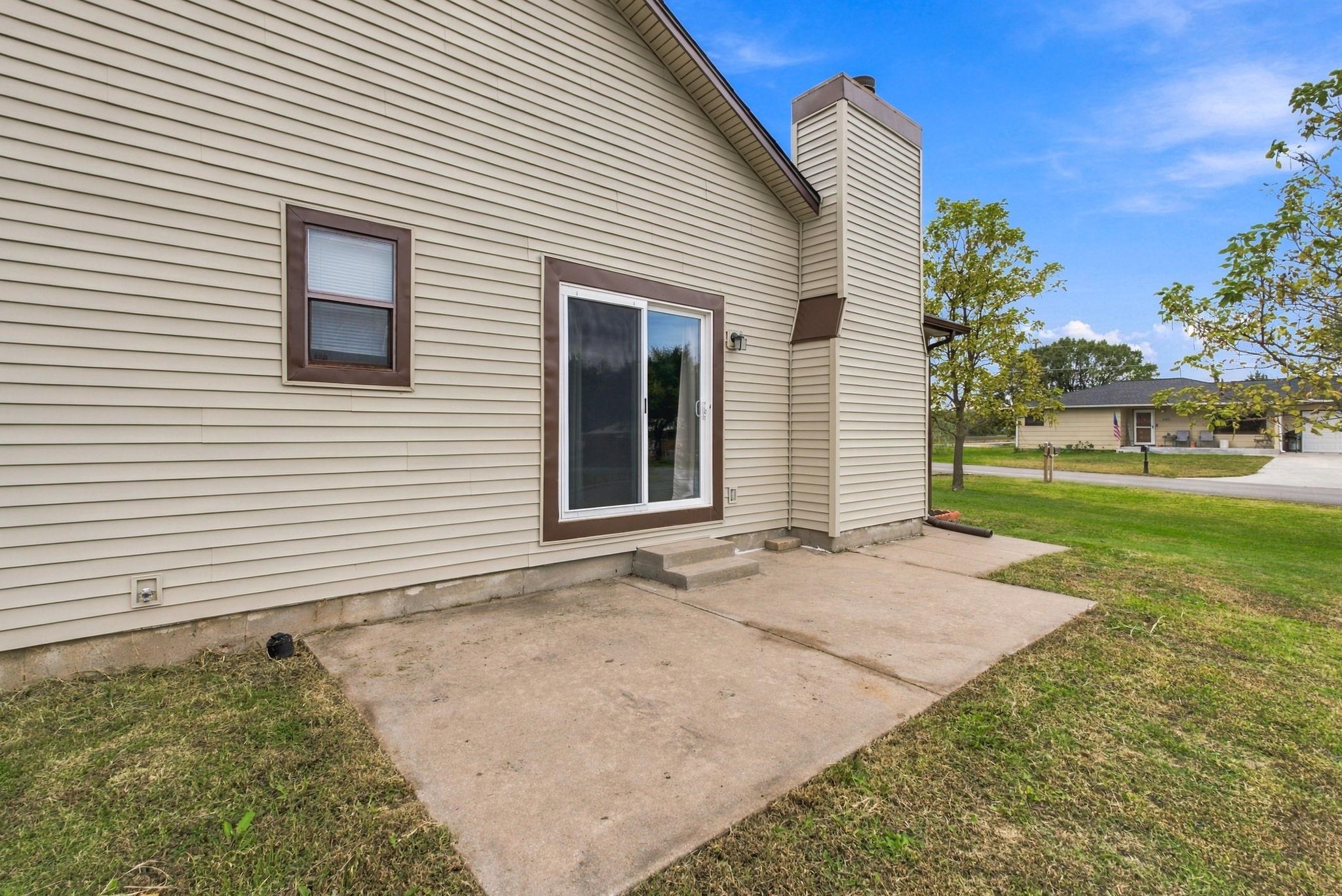 200 E Blue Property Photo 27