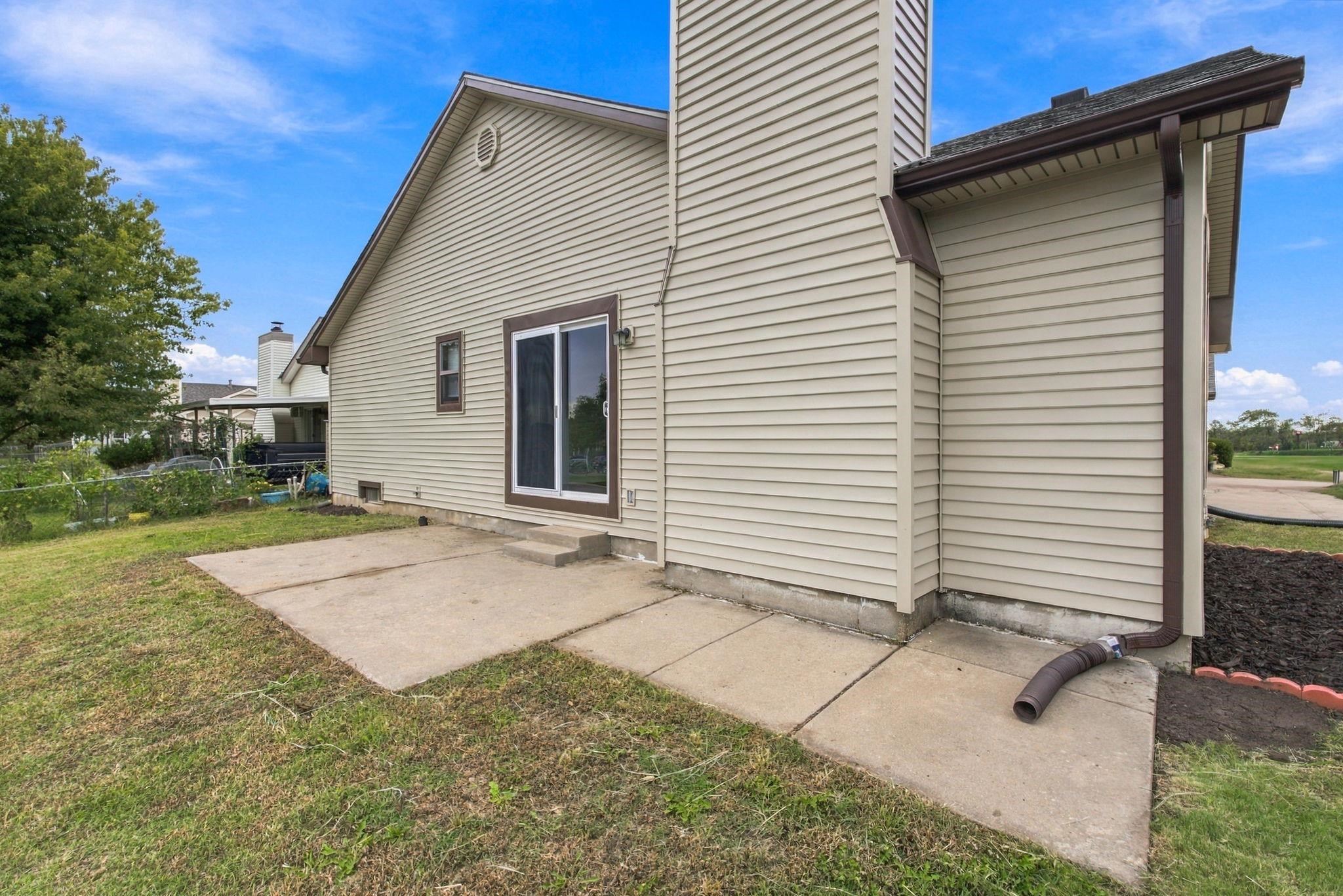 200 E Blue Property Photo 28